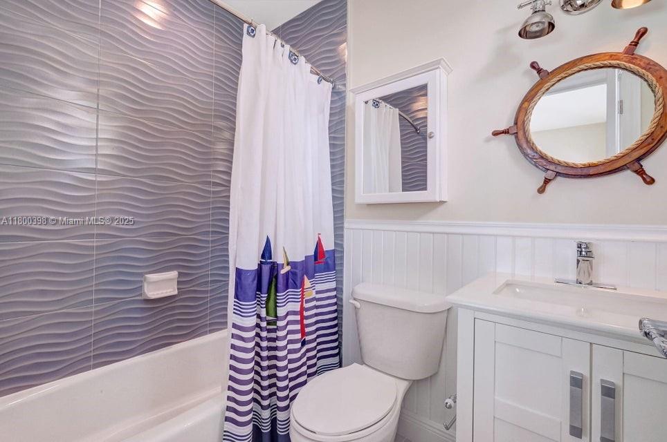 Islamorada, Florida, 33036, United States, 8 Bedrooms Bedrooms, ,10 BathroomsBathrooms,Residential,For Sale,1807381