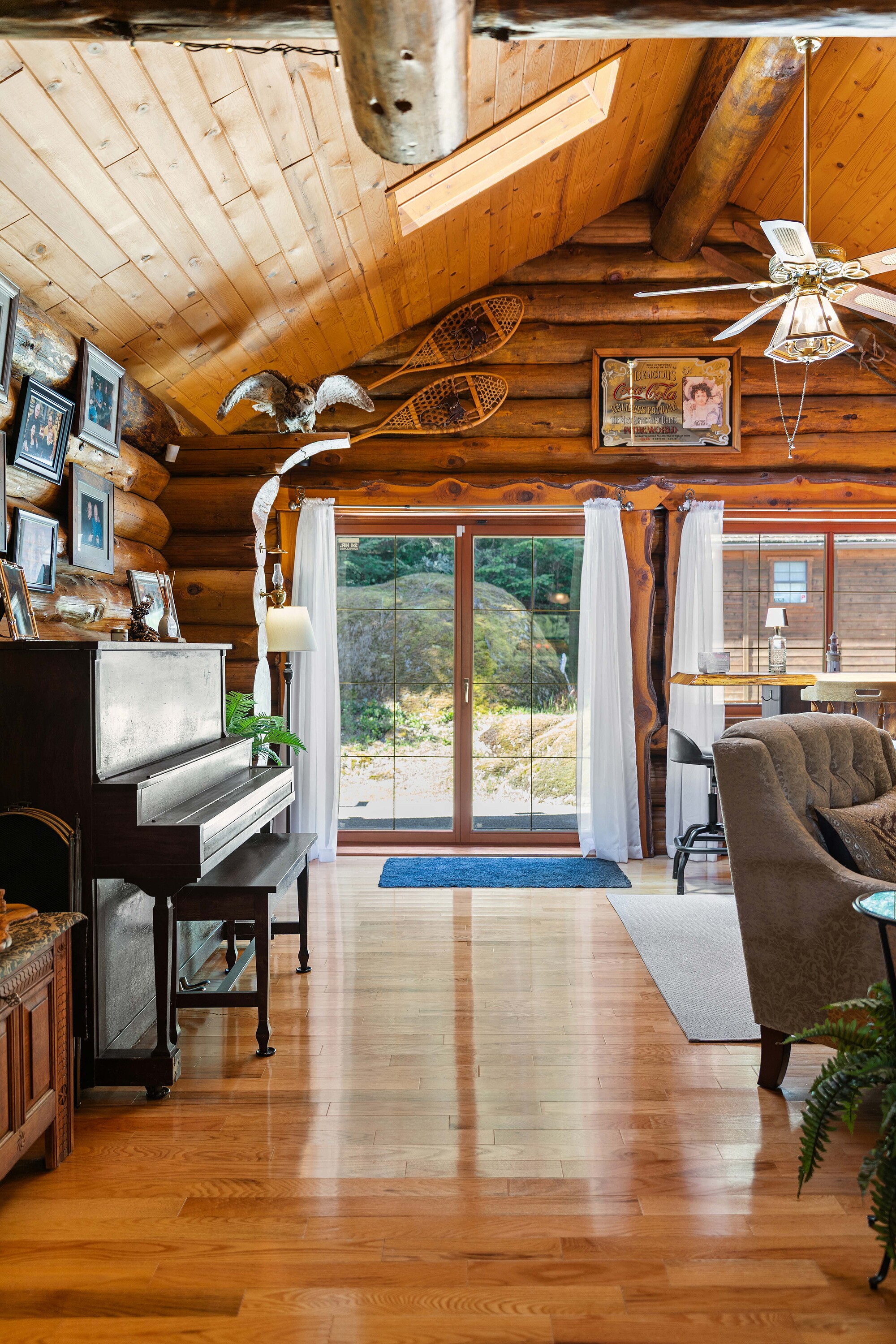  West Coast Cedar Log Home - 物件實景