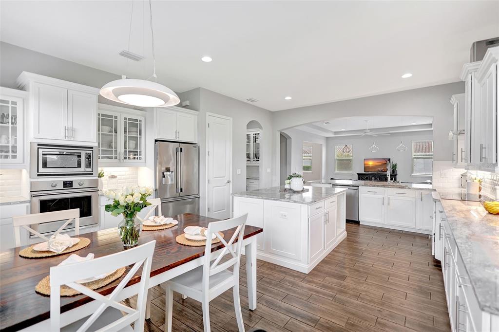 Bradenton, Florida, 34212, United States, 5 Bedrooms Bedrooms, ,5 BathroomsBathrooms,Residential,For Sale,1917227
