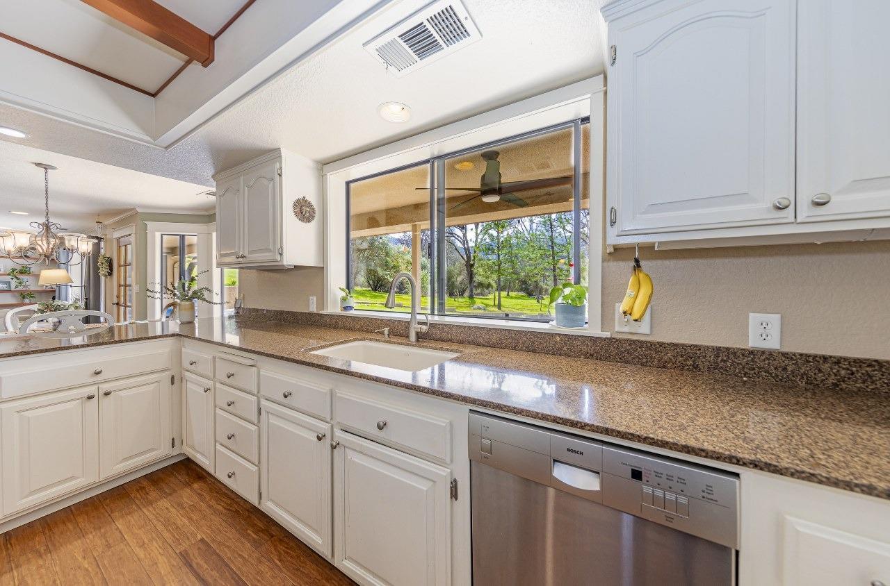 Oakhurst, California, 93644, United States, 3 Bedrooms Bedrooms, ,3 BathroomsBathrooms,Residential,For Sale,1977364