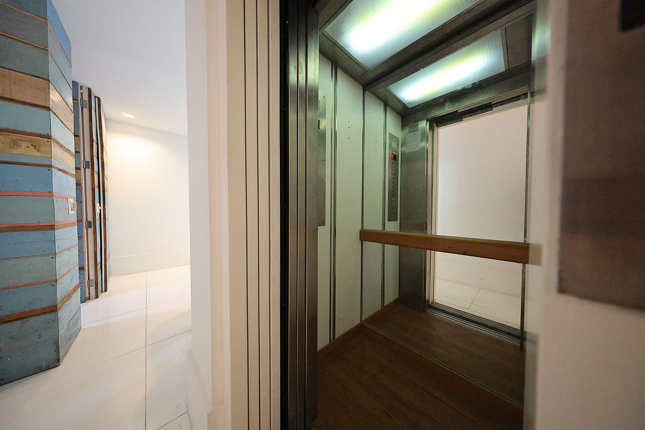  Residence near the beach on a gated street with 24-hour security - 物件實景