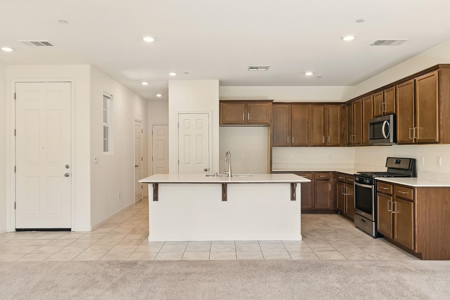 Elk Grove, California, 95758, United States, 4 Bedrooms Bedrooms, ,3 BathroomsBathrooms,Residential,For Sale,1847493