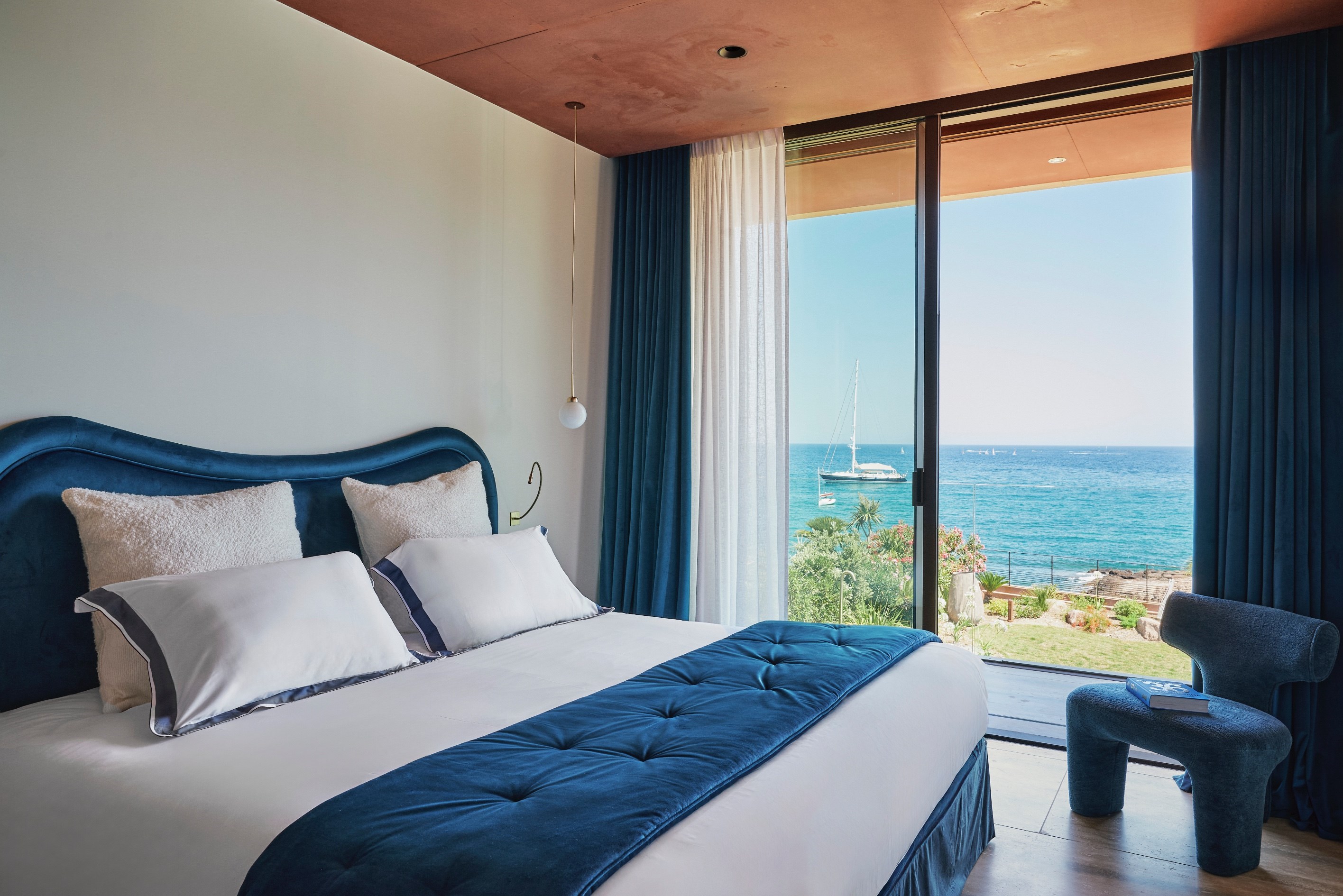  Mandelieu-la-Napoule, contemporary seafront villa with pool and Mediterranean v… - 物件實景