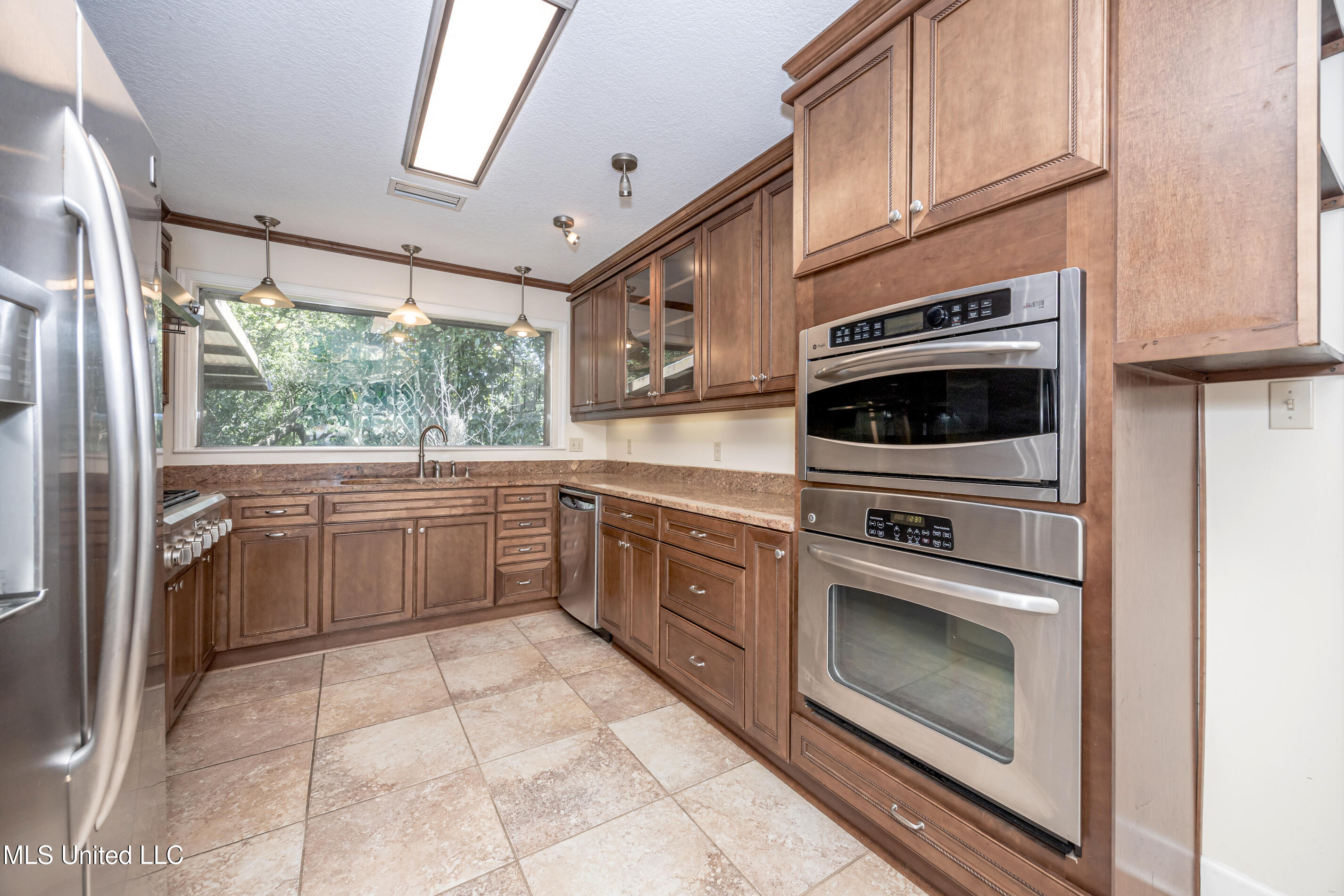Ocean Springs, Mississippi, 39564, United States, 3 Bedrooms Bedrooms, ,3 BathroomsBathrooms,Residential,For Sale,1903607