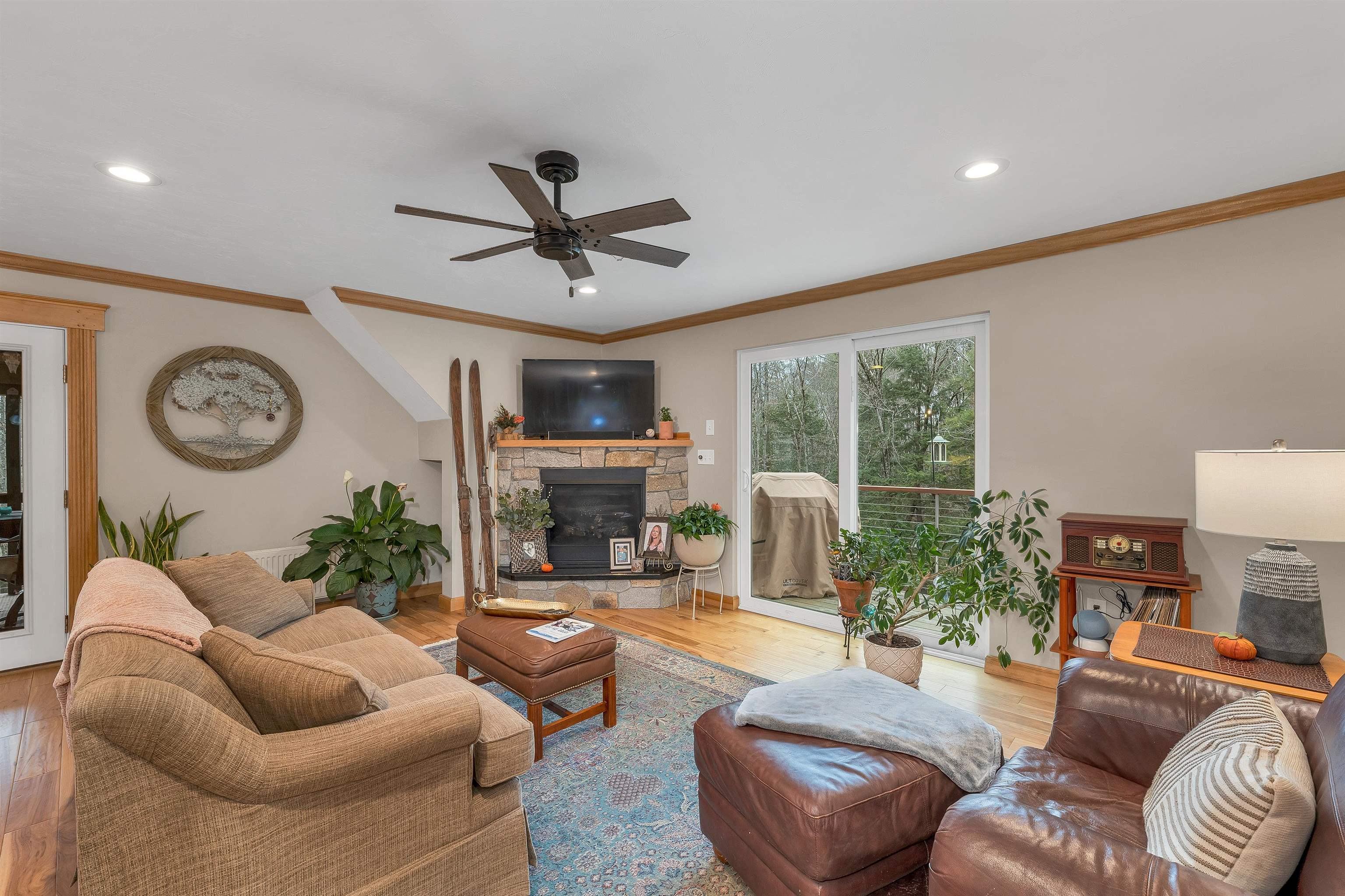 Meredith, New Hampshire, 03253, United States, 4 Bedrooms Bedrooms, ,2 BathroomsBathrooms,Residential,For Sale,1998295