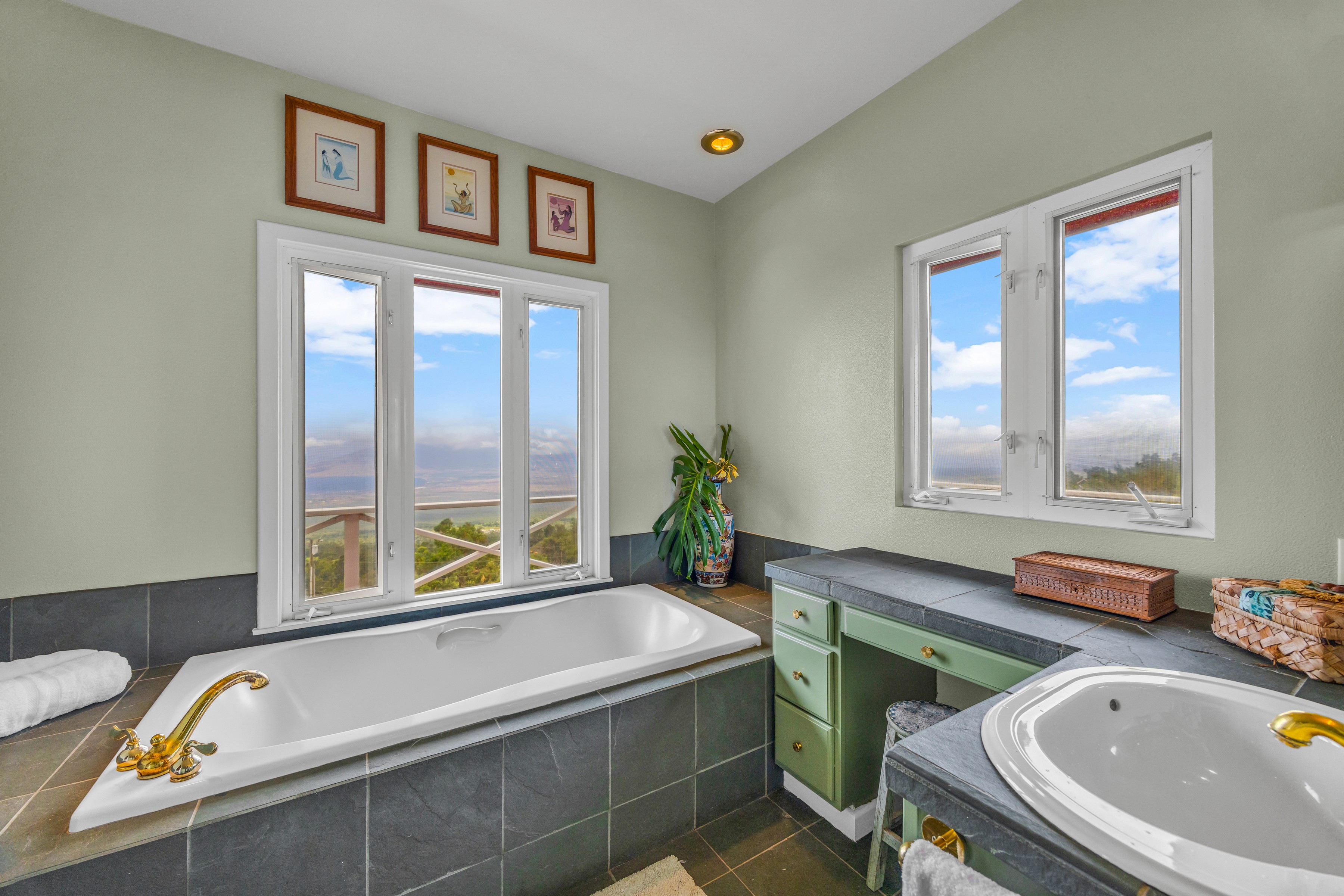  Breathtaking Multi-Island Views & Serence Upcountry Living on 2+ Acres - 物件實景