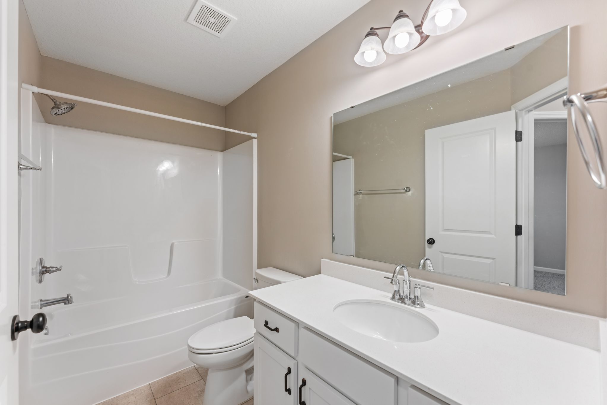 Spacious Walkout Living on a Prime Corner Lot - 物件實景