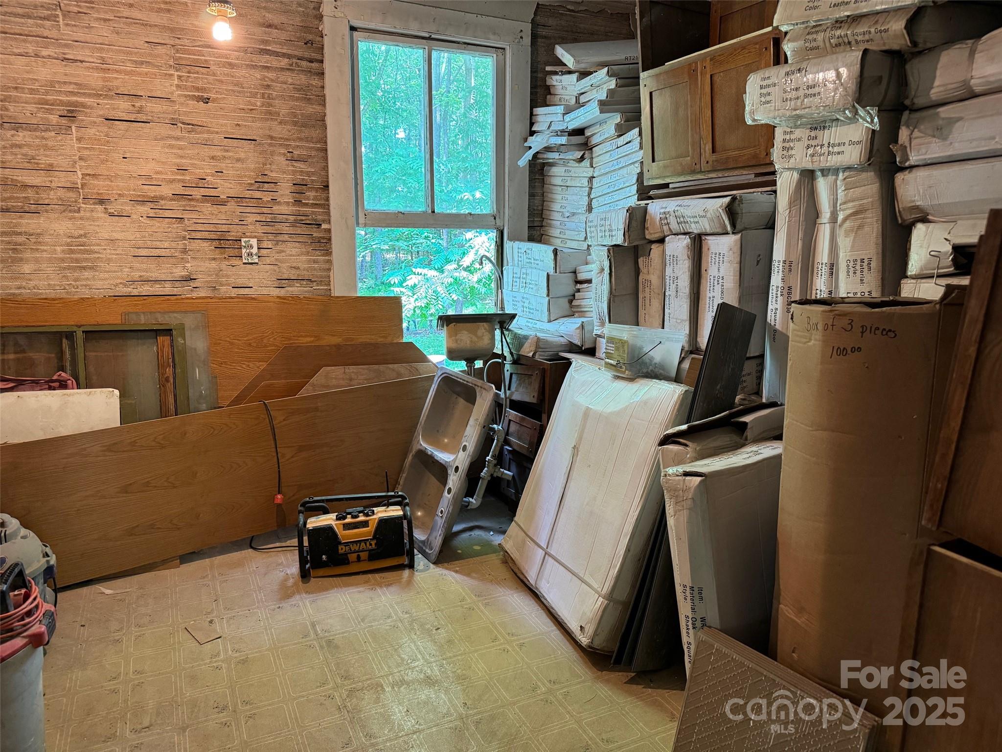 Hendersonville, North Carolina, 28739, United States, 6 Bedrooms Bedrooms, ,5 BathroomsBathrooms,Residential,For Sale,1825253