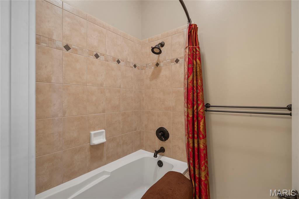 Charleston, Missouri, 63834, United States, 4 Bedrooms Bedrooms, ,6 BathroomsBathrooms,Residential,For Sale,1974839