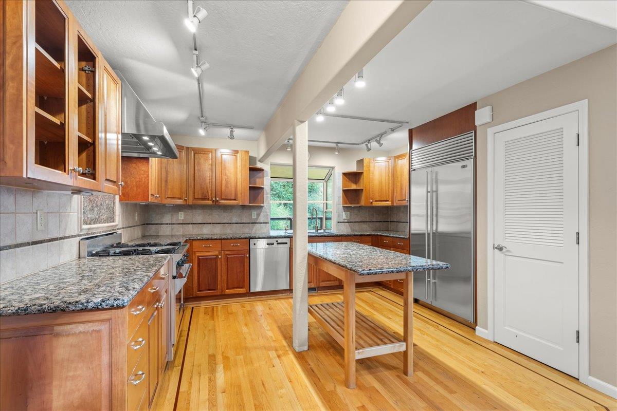 Los Gatos, California, 95033, United States, 3 Bedrooms Bedrooms, ,2 BathroomsBathrooms,Residential,For Sale,1839951