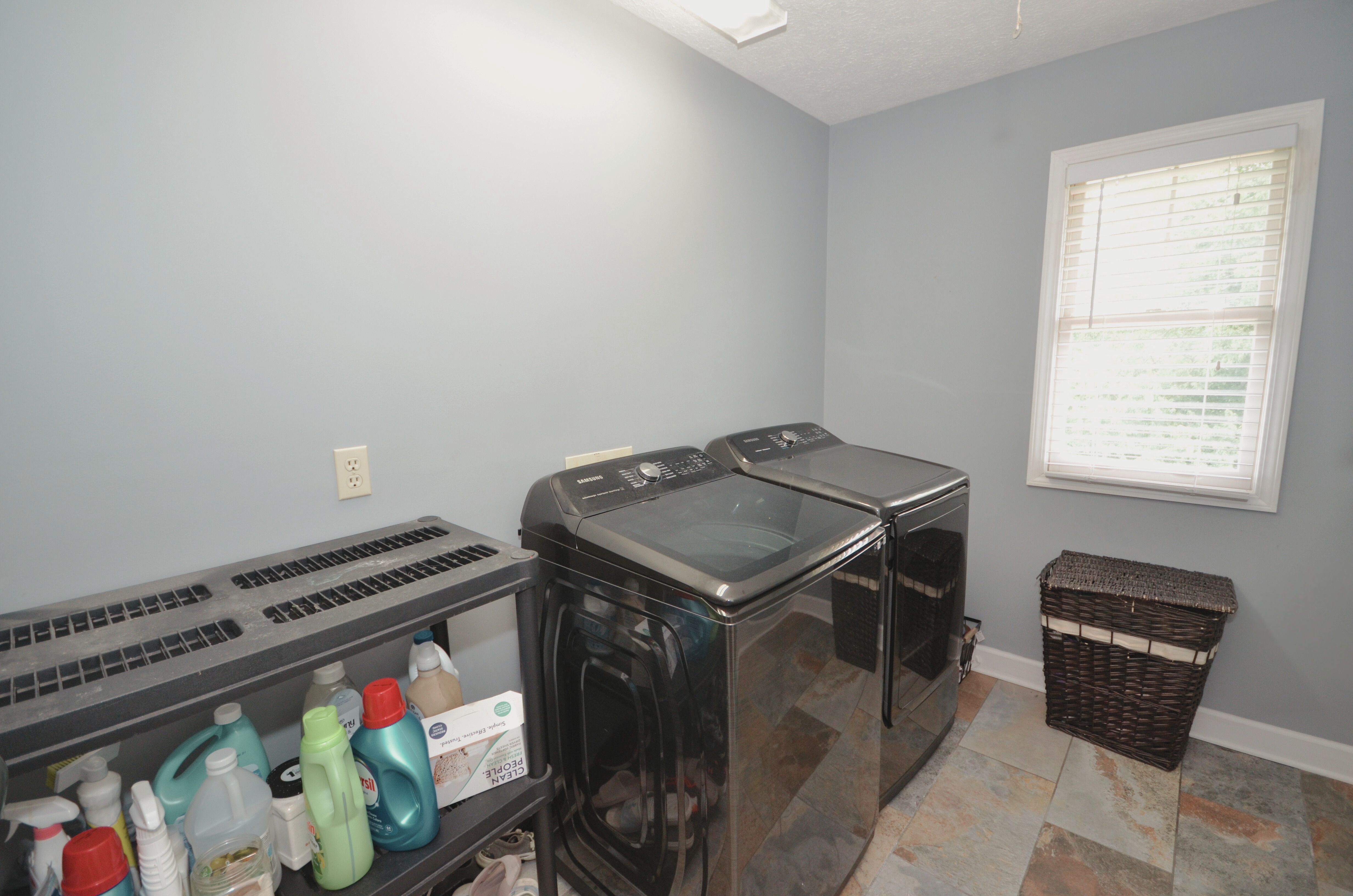 Kodak, Tennessee, 37764, United States, 4 Bedrooms Bedrooms, ,3 BathroomsBathrooms,Residential,For Sale,1887737