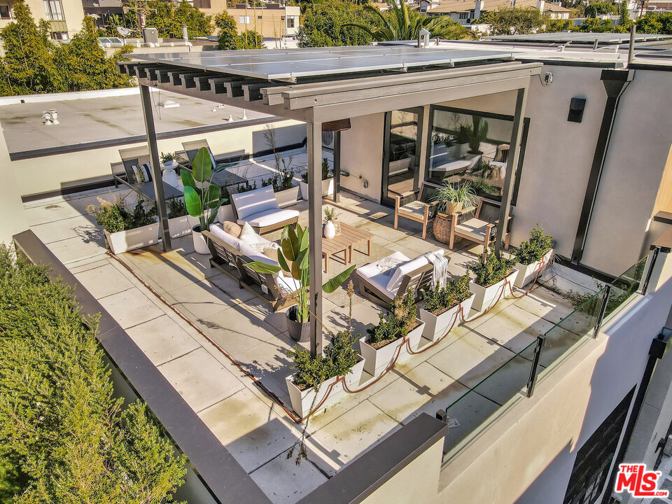 West Hollywood, California, 90069, United States, 3 Bedrooms Bedrooms, ,3 BathroomsBathrooms,Residential,For Sale,1999893