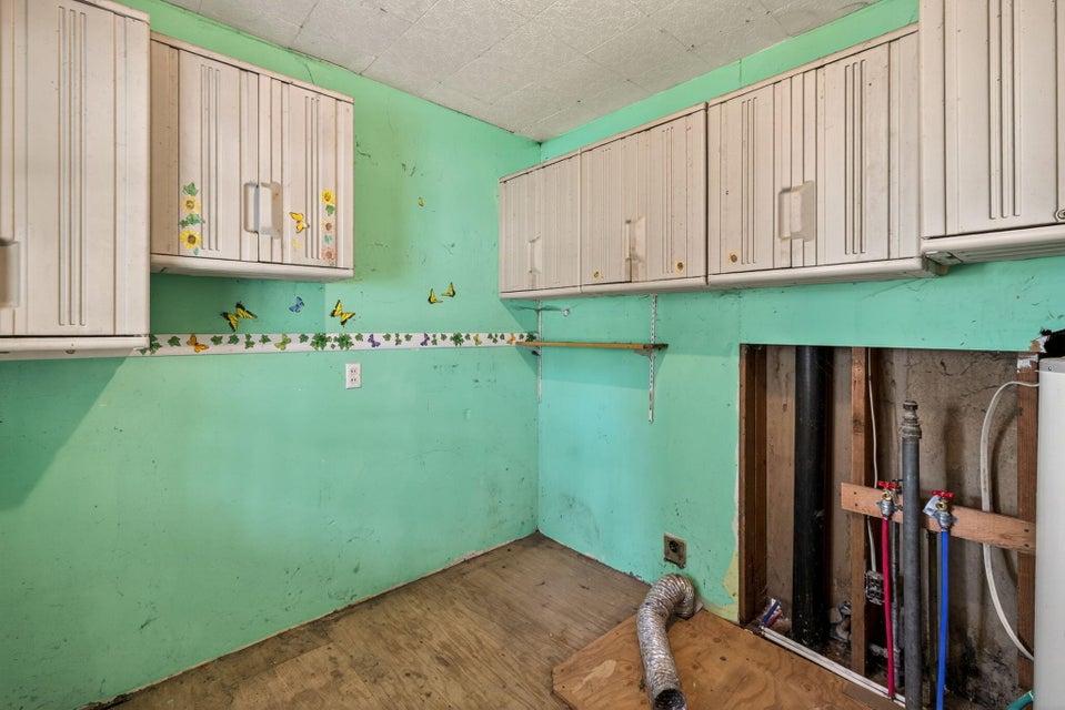 Prineville, Oregon, 97754, United States, 3 Bedrooms Bedrooms, ,1 BathroomBathrooms,Residential,For Sale,1971194