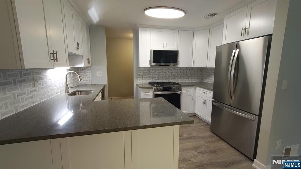 Mahwah, New Jersey, 07430, United States, 2 Bedrooms Bedrooms, ,2 BathroomsBathrooms,Residential,For Sale,1906473