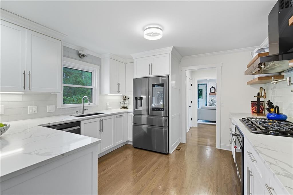 Alpharetta, Georgia, 30005, United States, 4 Bedrooms Bedrooms, ,6 BathroomsBathrooms,Residential,For Sale,1983404