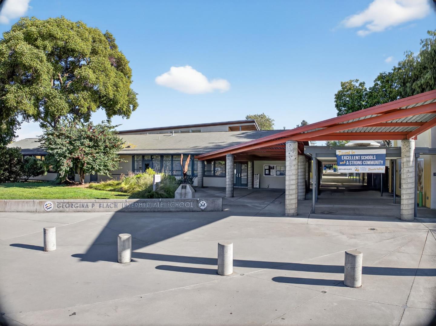 Los Altos, California, 94024, United States, 3 Bedrooms Bedrooms, ,2 BathroomsBathrooms,Residential,For Sale,1925689