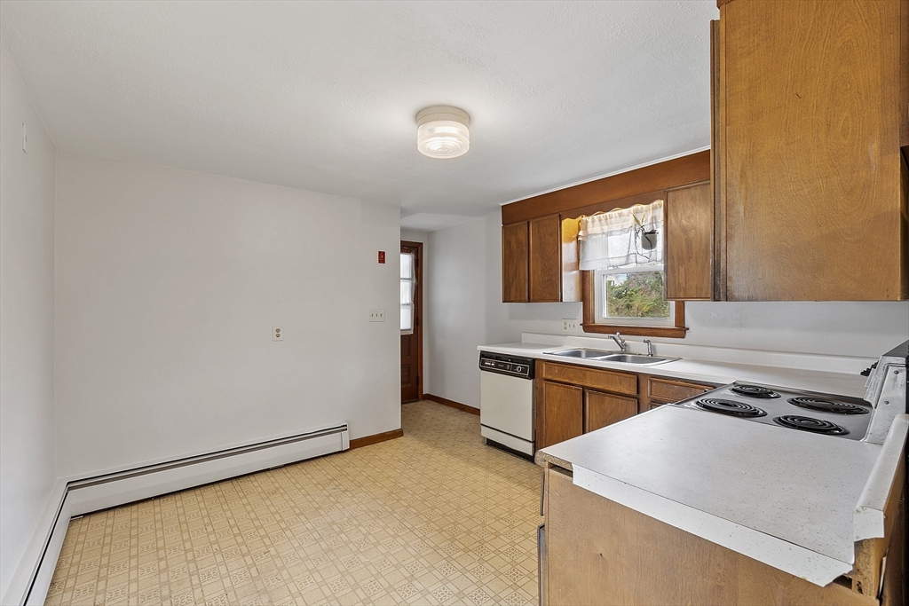 Littleton, Massachusetts, 01460, United States, 3 Bedrooms Bedrooms, ,1 BathroomBathrooms,Residential,For Sale,1991469