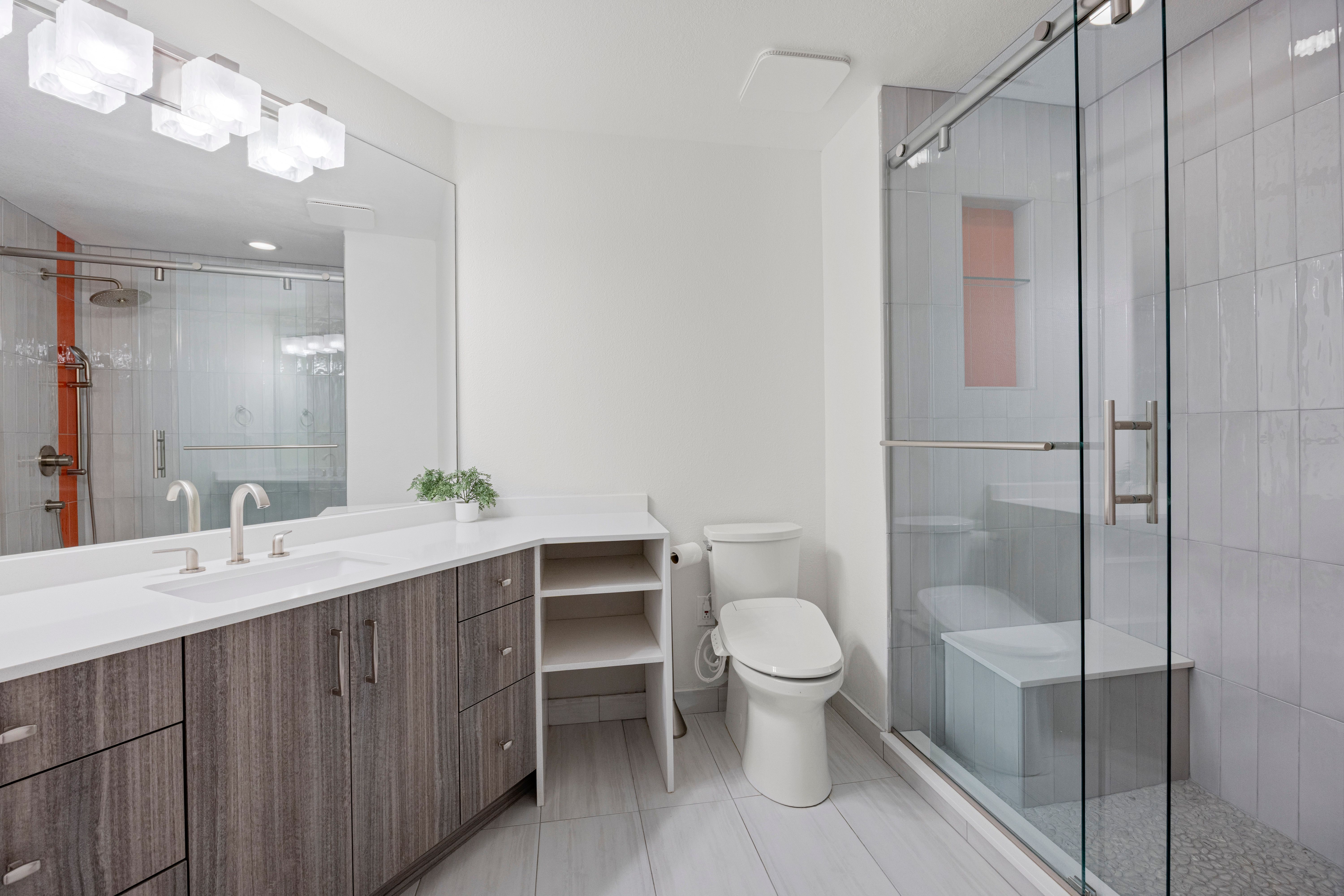  Functional floor plan with thoughtful updates throughout - 物件實景