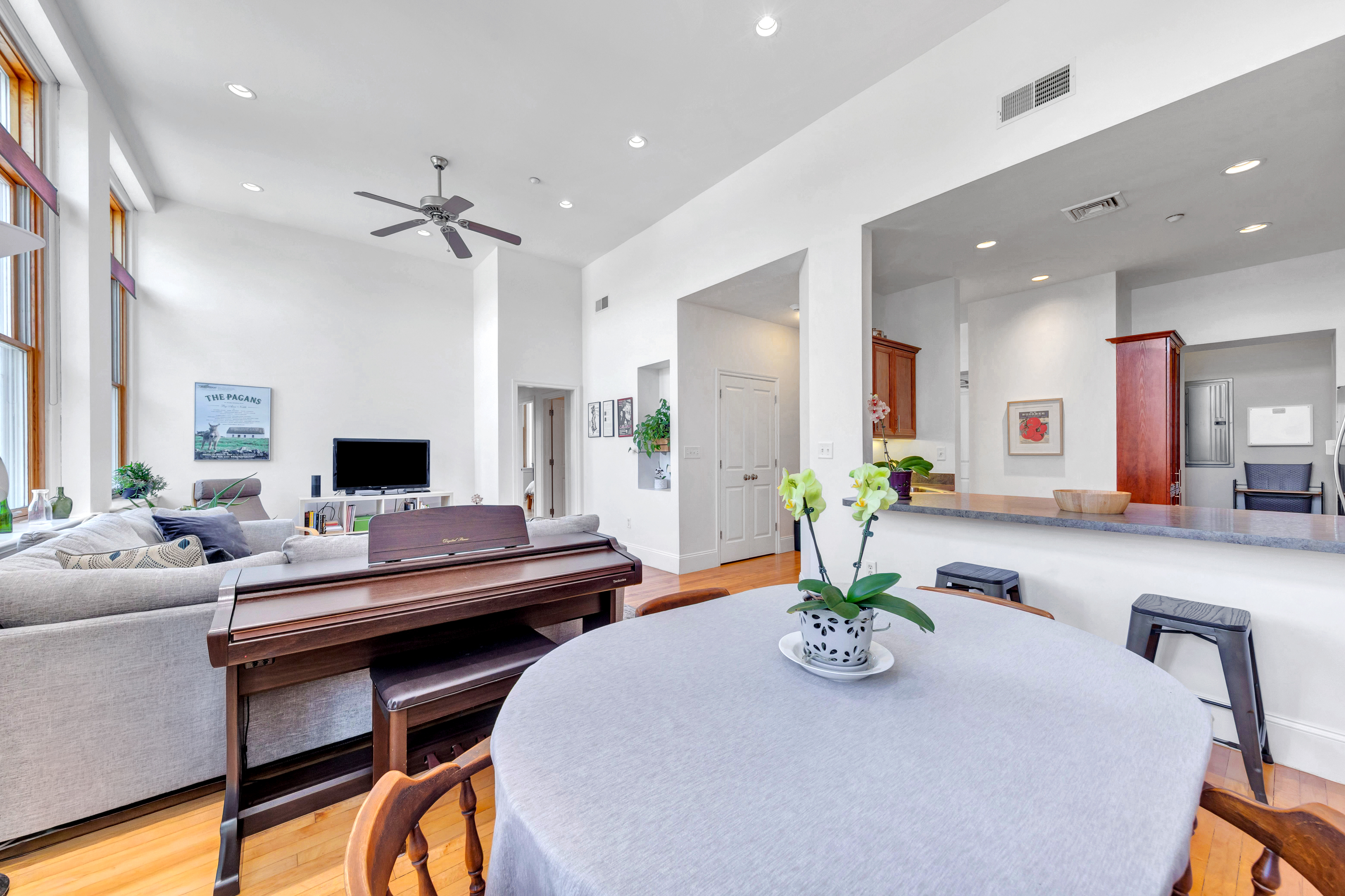  122 Sharon Street, Unit 203, Medford, MA, 02155 - 物件實景