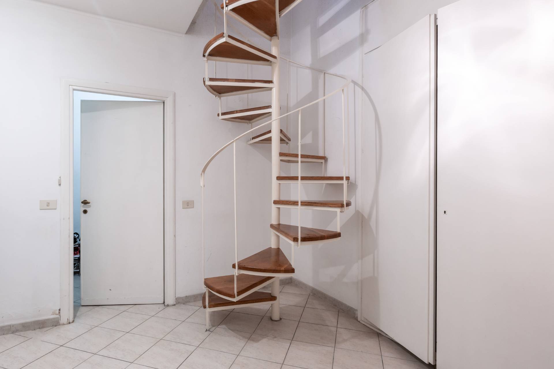 Roma, Roma, 00100, IT, 4 Bedrooms Bedrooms, ,4 BathroomsBathrooms,Residential,For Sale,1992075