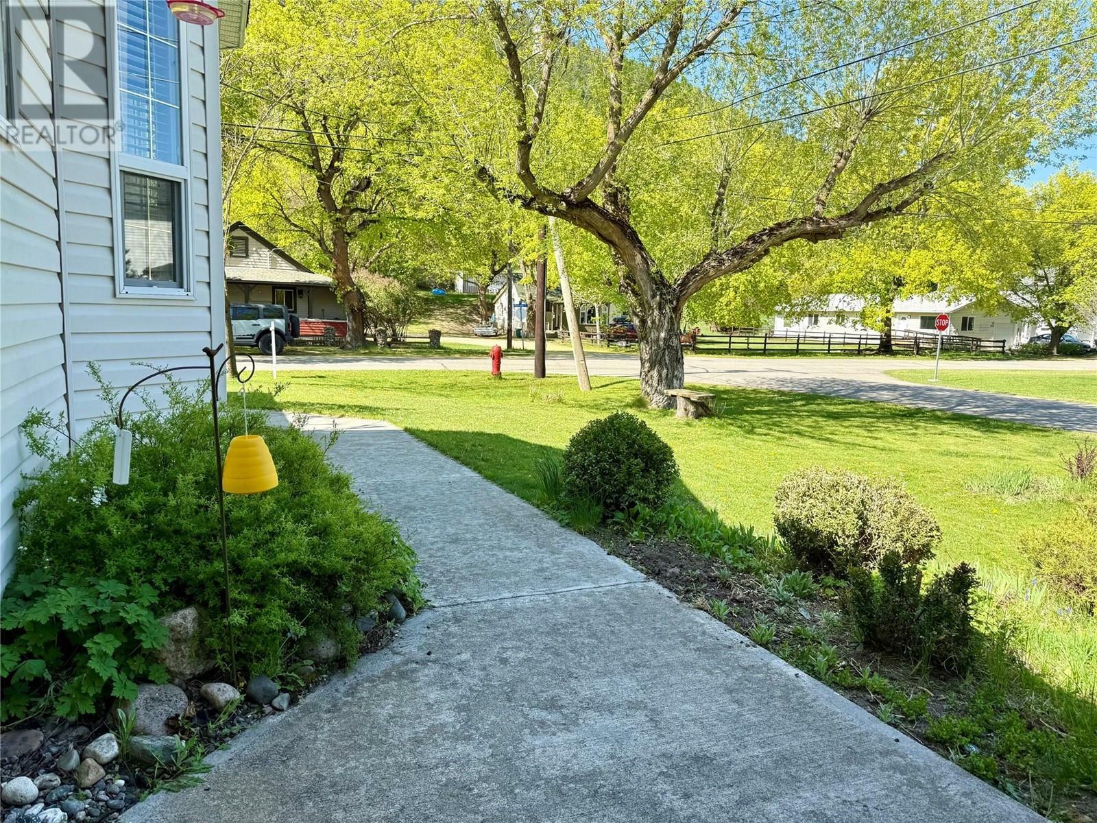 GRAND FORKS, British Columbia, V0H 1H0, CA, 5 Bedrooms Bedrooms, ,2 BathroomsBathrooms,Residential,For Sale,1837814