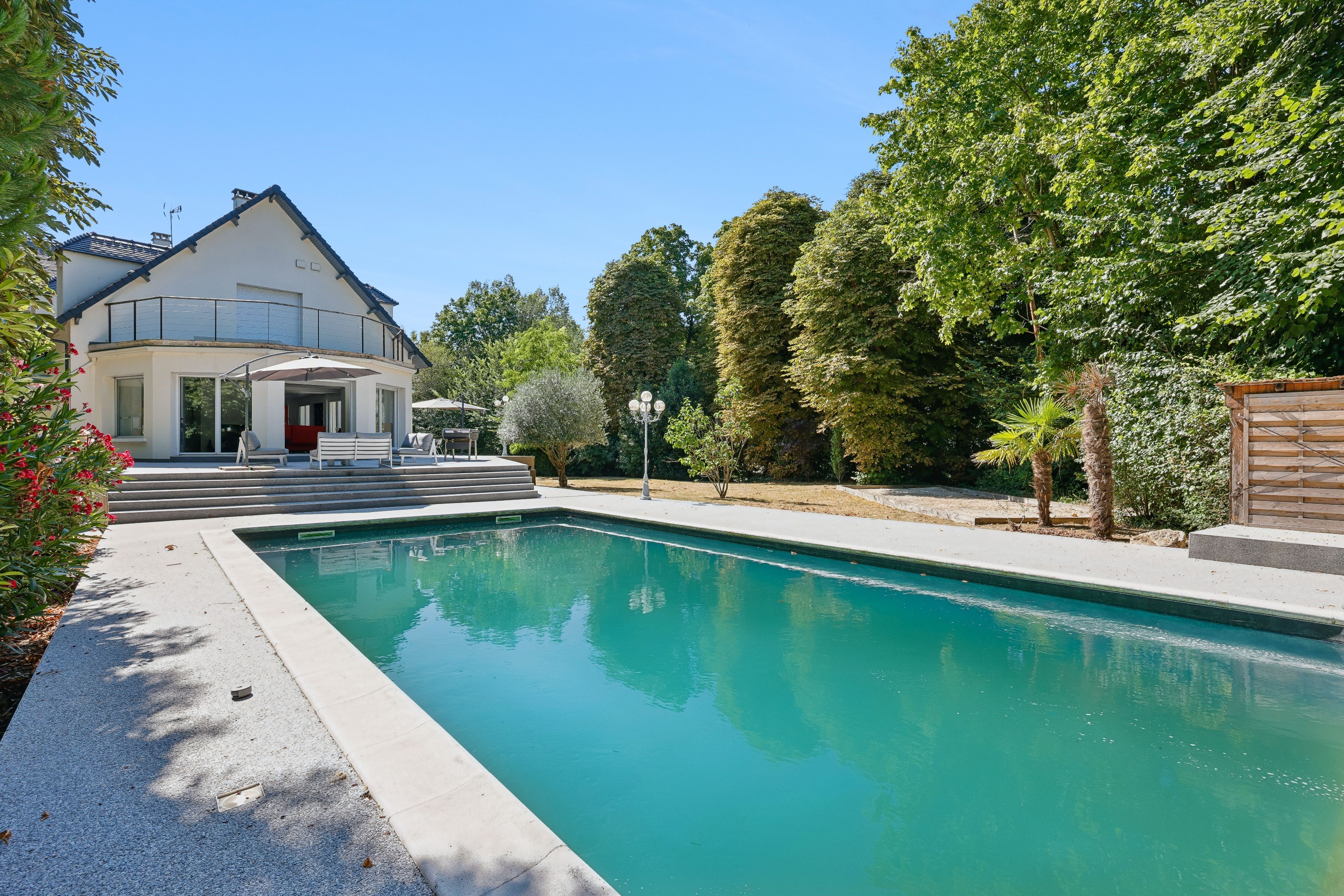  LE PERREUX-SUR-MARNE - WATERFRONT CONTEMPORARY ESTATE ON THE BANKS OF THE MARNE… - 物件實景