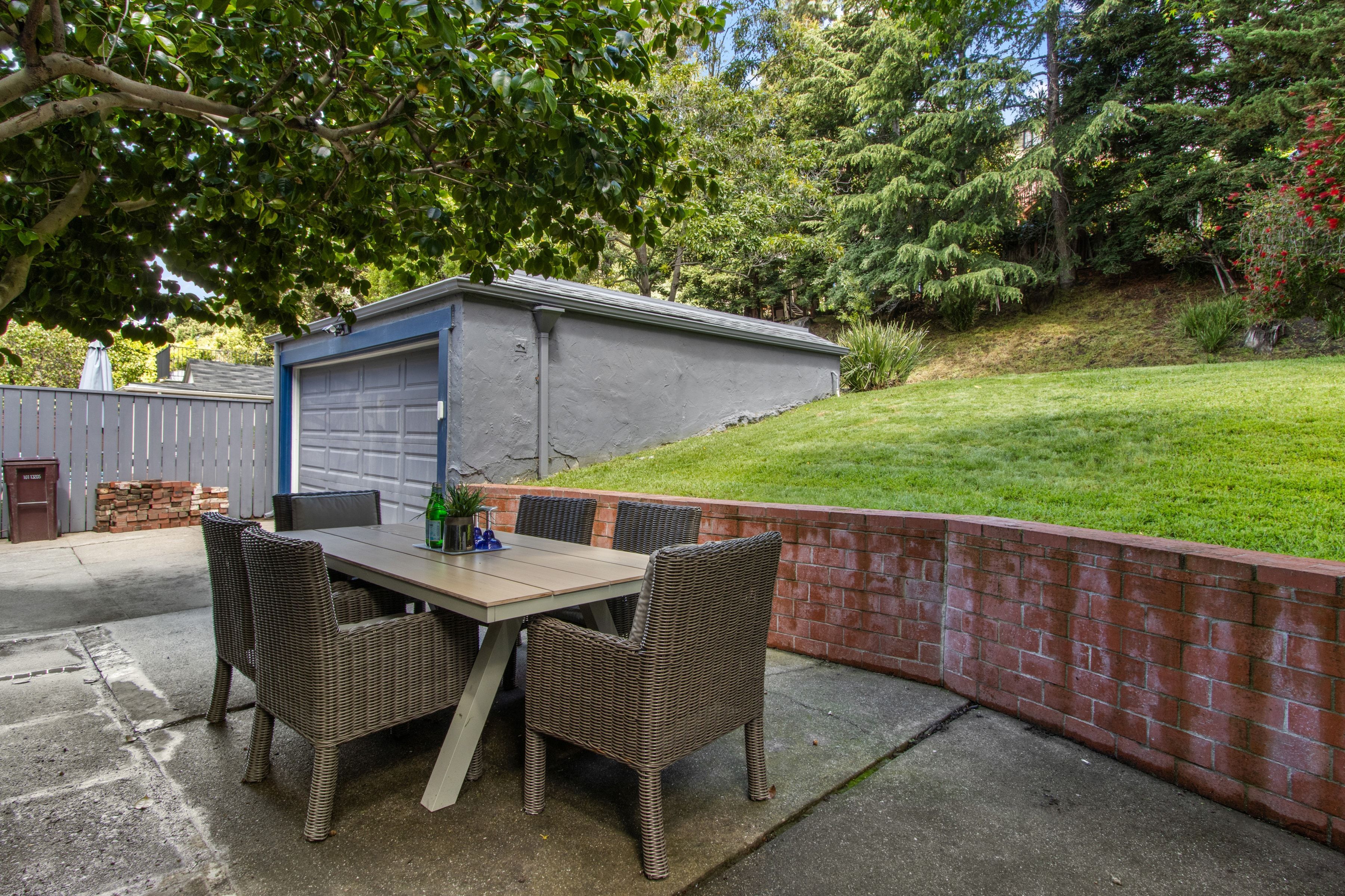  Classic Character Meets Modern Comfort in Crocker Highlands - 物件實景