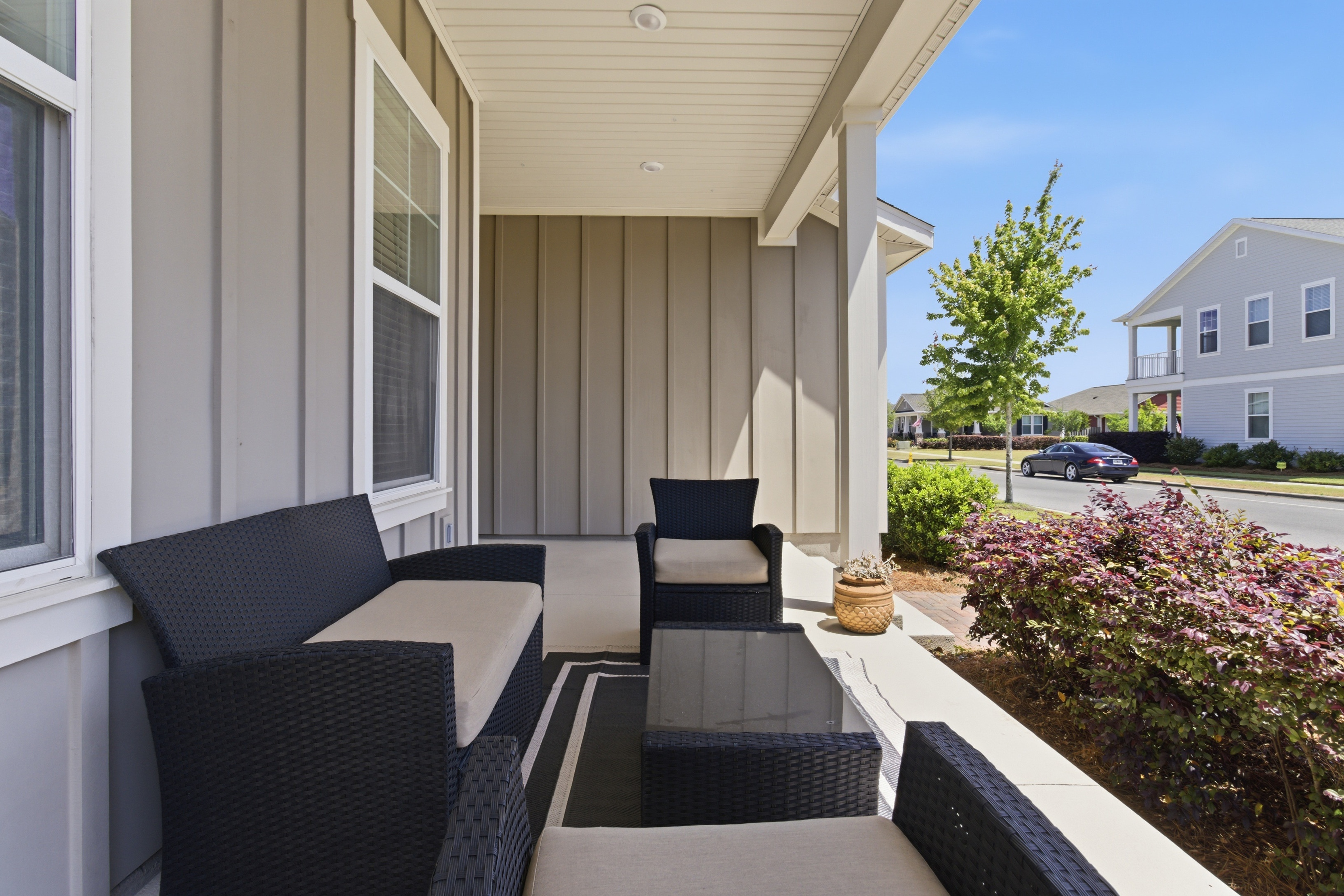  Spacious Corner-Lot Retreat With Flexible Living - 物件實景