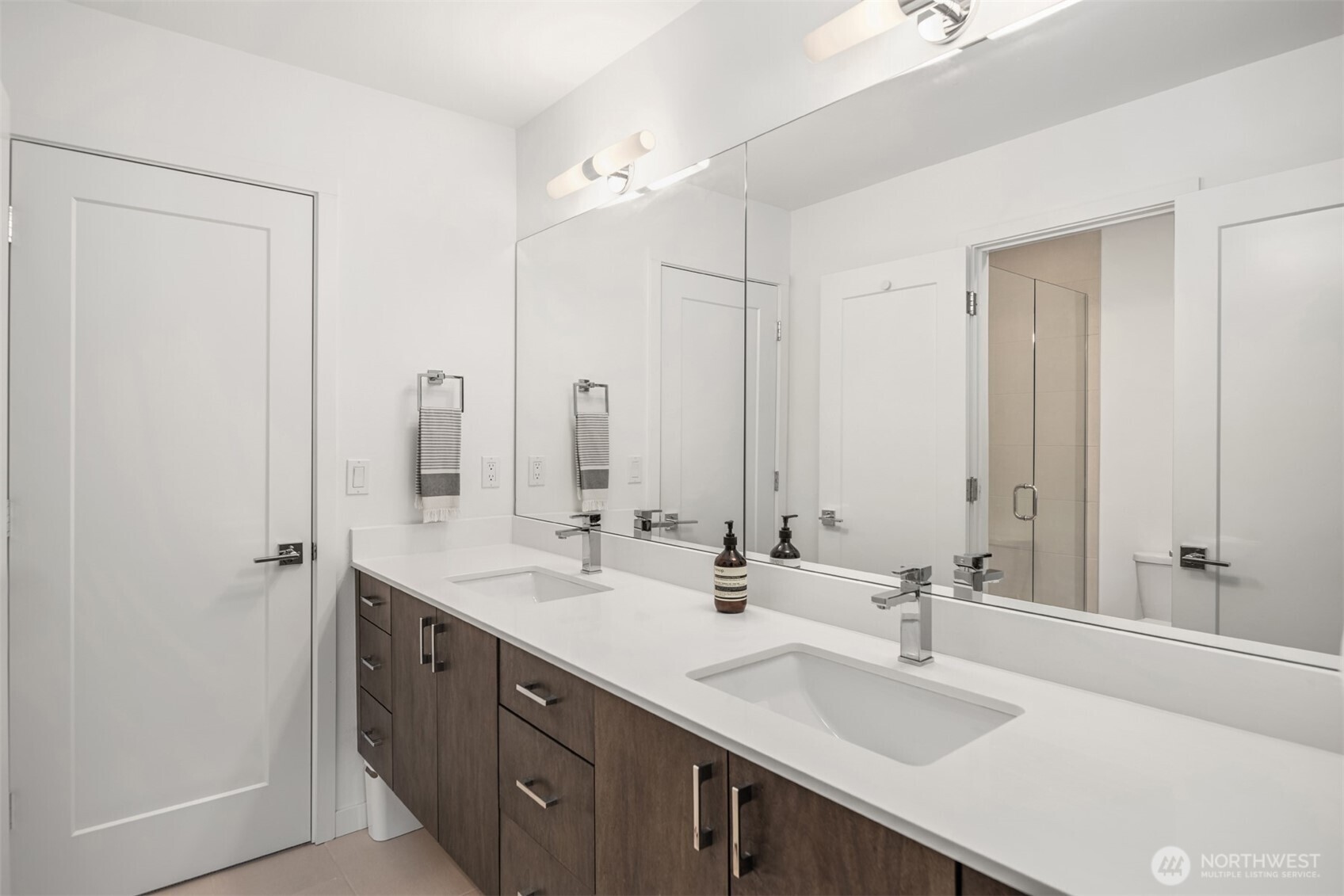 Seattle, Washington, 98122, United States, 2 Bedrooms Bedrooms, ,1 BathroomBathrooms,Residential,For Sale,1896236