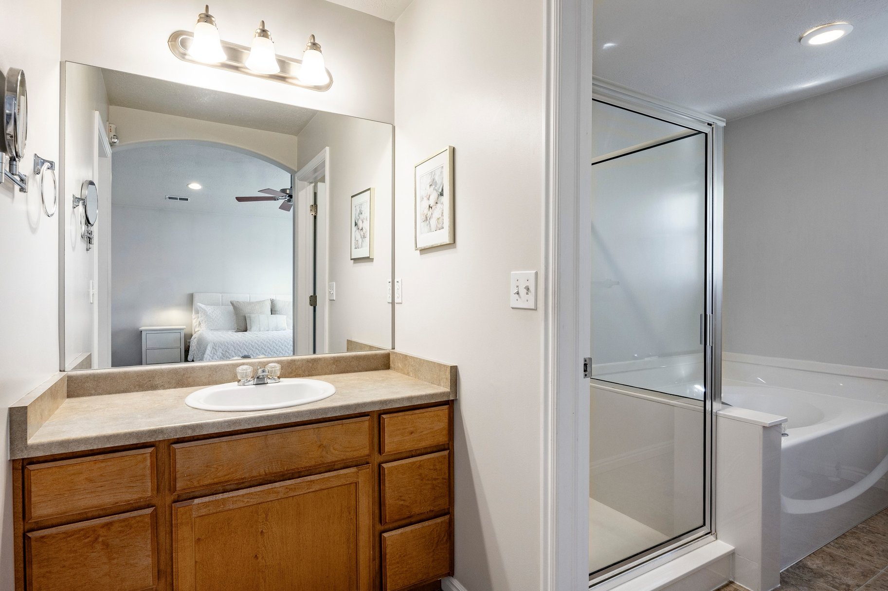  Private Millcreek Townhome with Fenced Backyard & Vaulted Ceilings - 物件實景