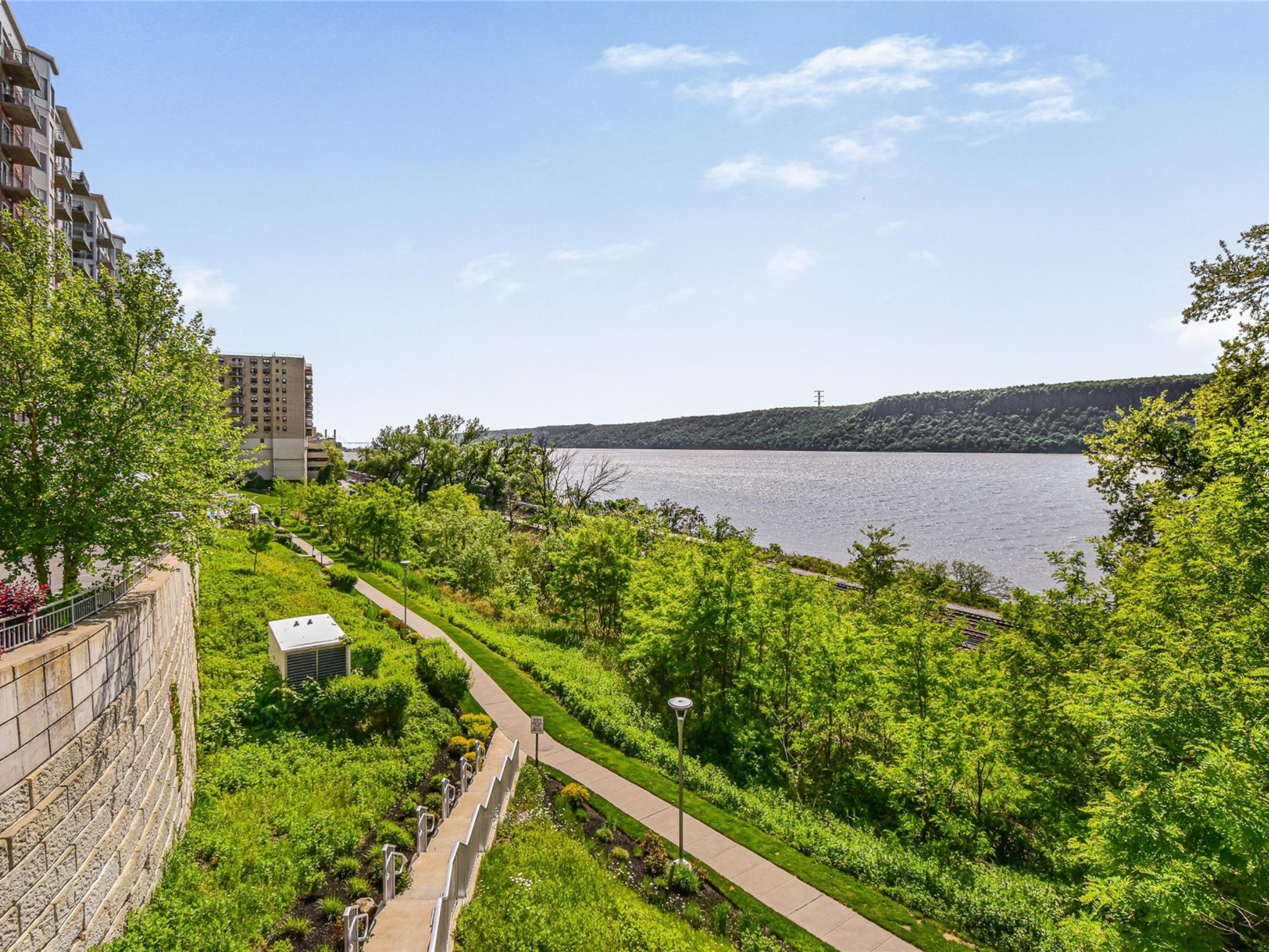  1155 Warburton Avenue - 物件實景