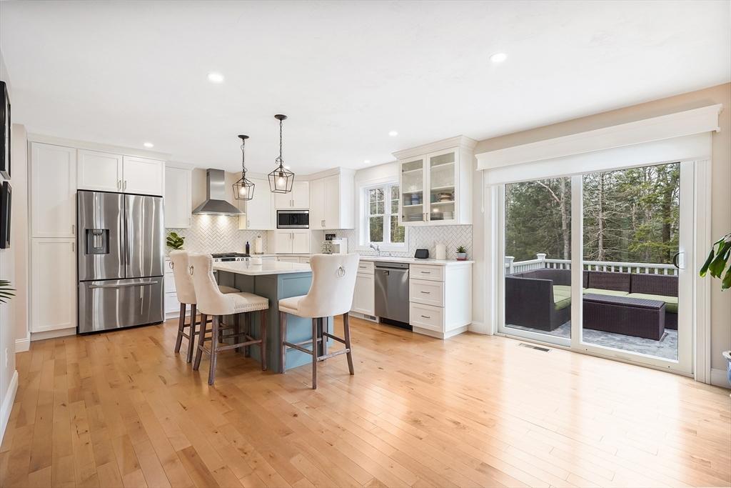 Sturbridge, Massachusetts, 01566, United States, 4 Bedrooms Bedrooms, ,4 BathroomsBathrooms,Residential,For Sale,1801654