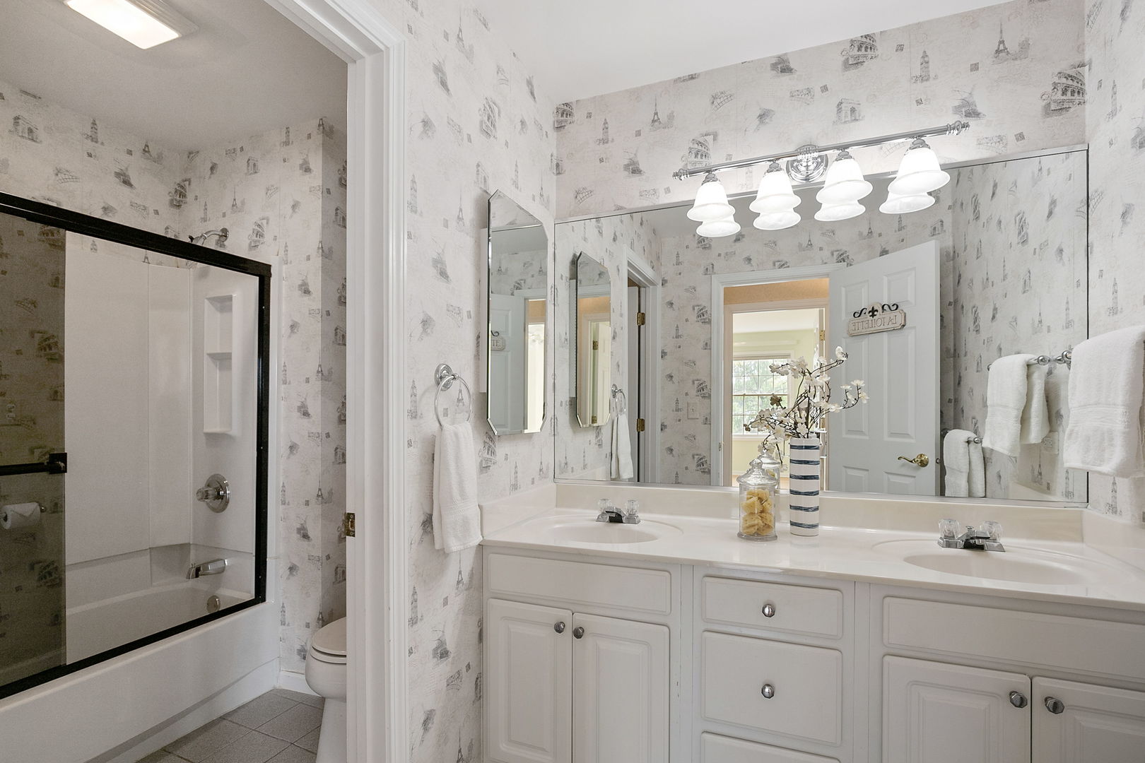 Grayslake, Illinois, 60030, United States, 4 Bedrooms Bedrooms, ,3 BathroomsBathrooms,Residential,For Sale,1992794