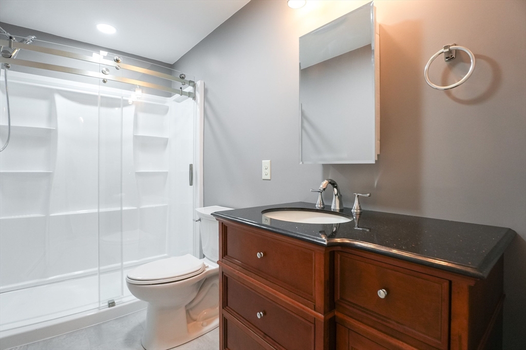 Brimfield, Massachusetts, 01010, United States, 4 Bedrooms Bedrooms, ,3 BathroomsBathrooms,Residential,For Sale,1928752