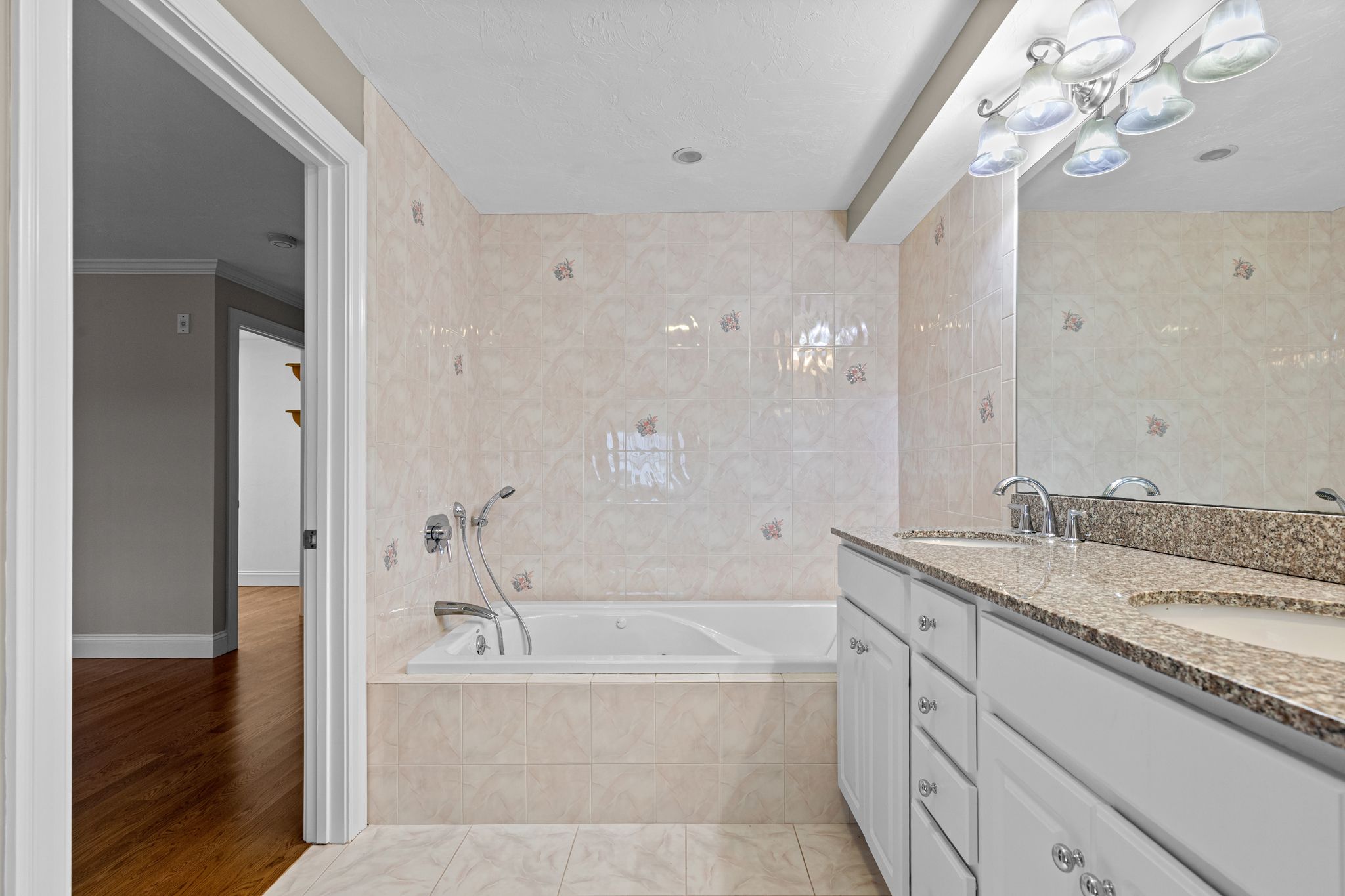  16 Carver Street, Unit 201, Plymouth, MA, 02360 - 物件實景