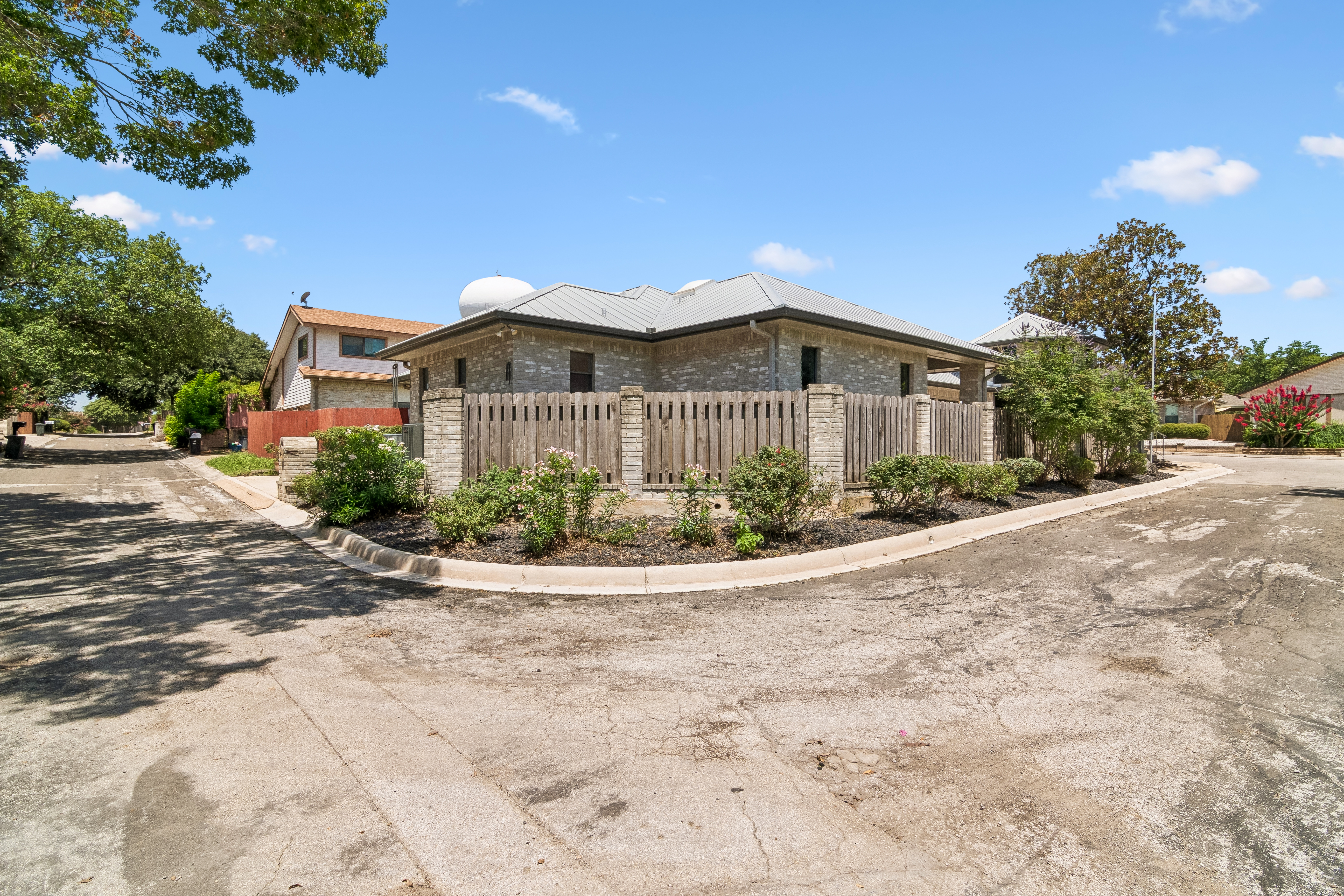  Custom Garden Home in Desirable Windcrest - 物件實景