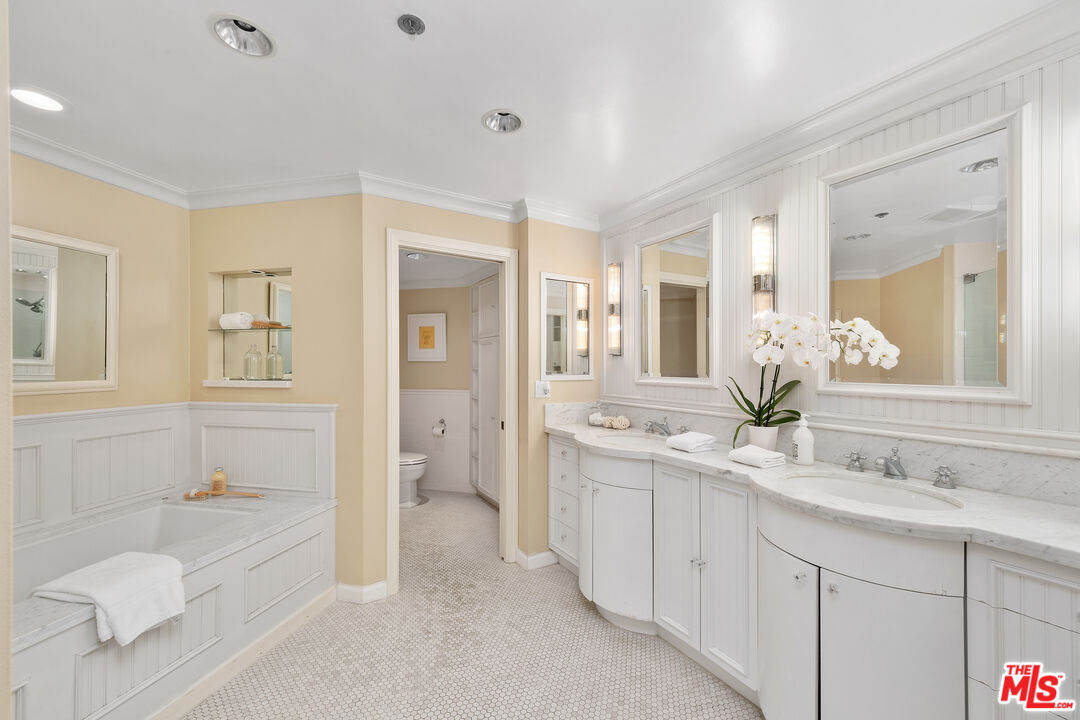 Los Angeles, California, 90024, United States, 2 Bedrooms Bedrooms, ,2 BathroomsBathrooms,Residential,For Sale,1917928