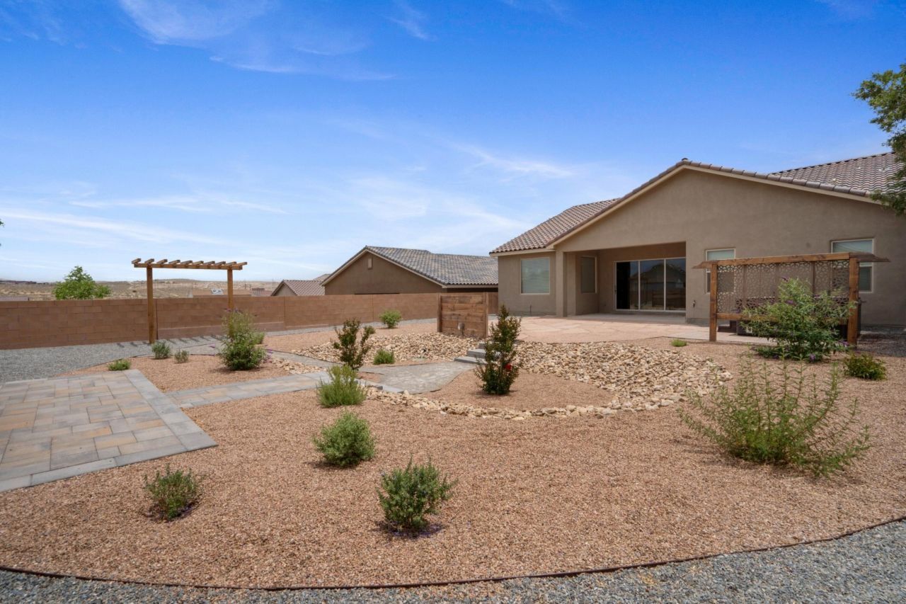 Rio Rancho, New Mexico, 87124, United States, 4 Bedrooms Bedrooms, ,4 BathroomsBathrooms,Residential,For Sale,1919636