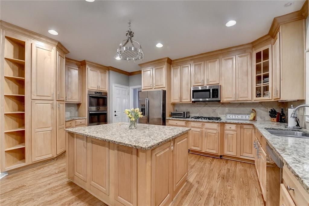 Canton, Georgia, 30115, United States, 6 Bedrooms Bedrooms, ,5 BathroomsBathrooms,Residential,For Sale,1975820