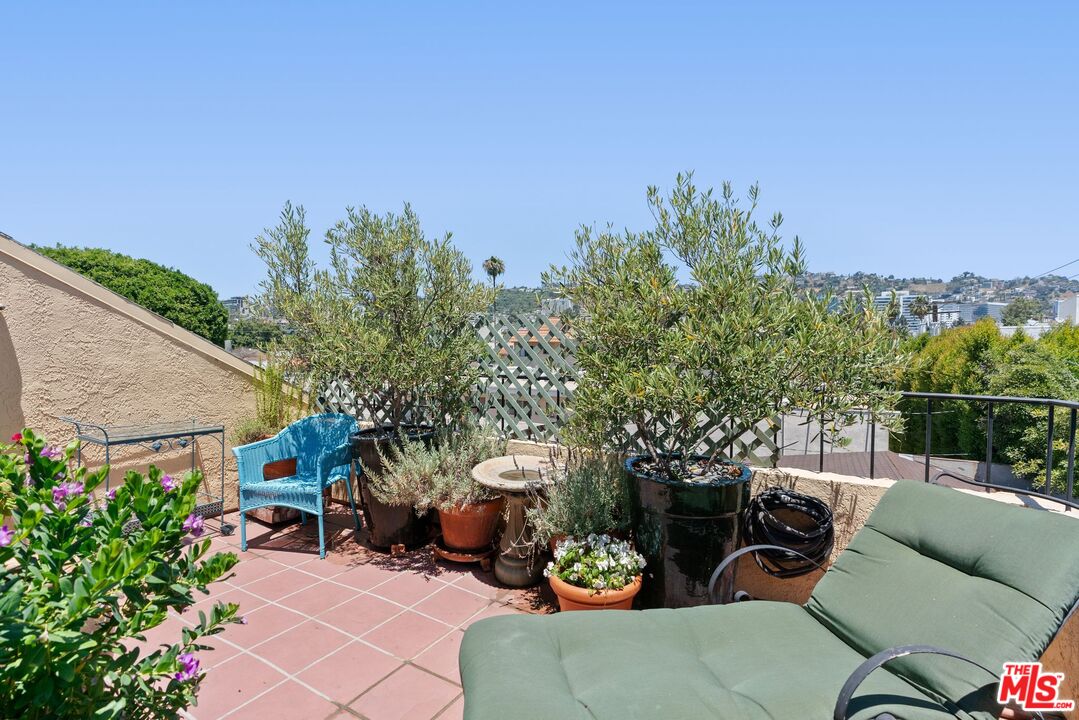 West Hollywood, California, 90069, United States, 2 Bedrooms Bedrooms, ,3 BathroomsBathrooms,Residential,For Sale,1896709