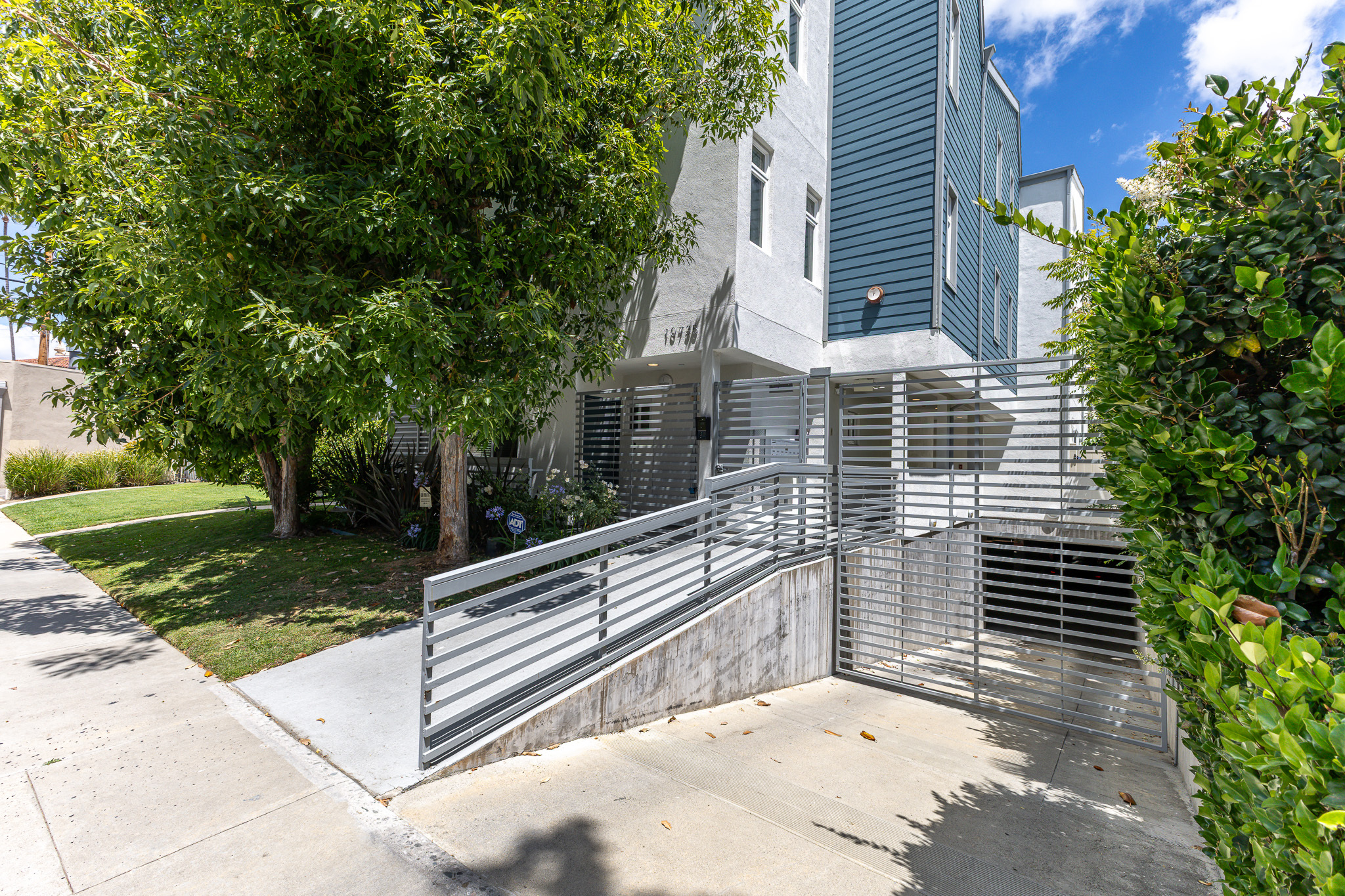  10735 Bloomfield Street, #5 - 物件實景