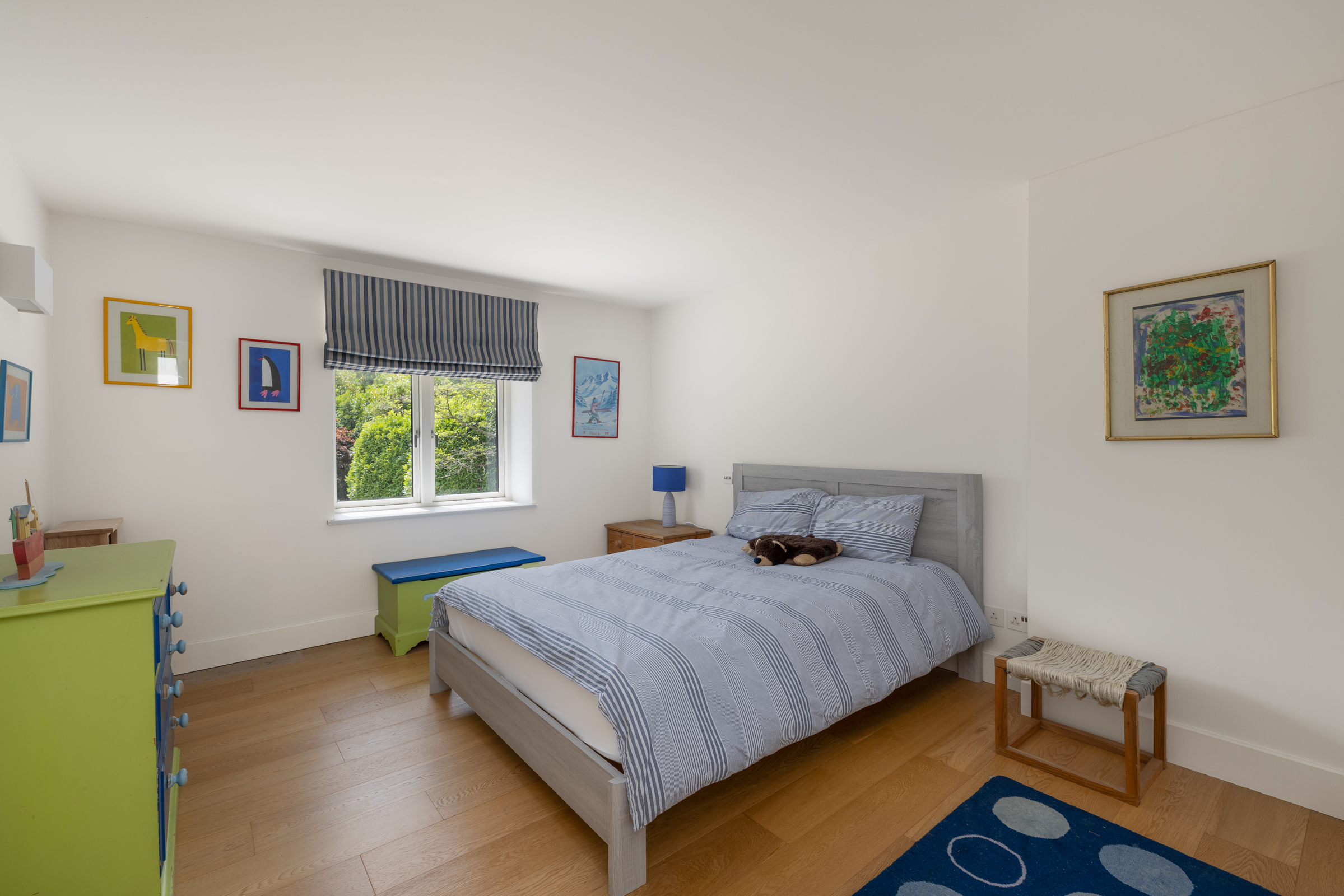  A detached modern six bedroom family house located on the private Coombe Estate - 物件實景