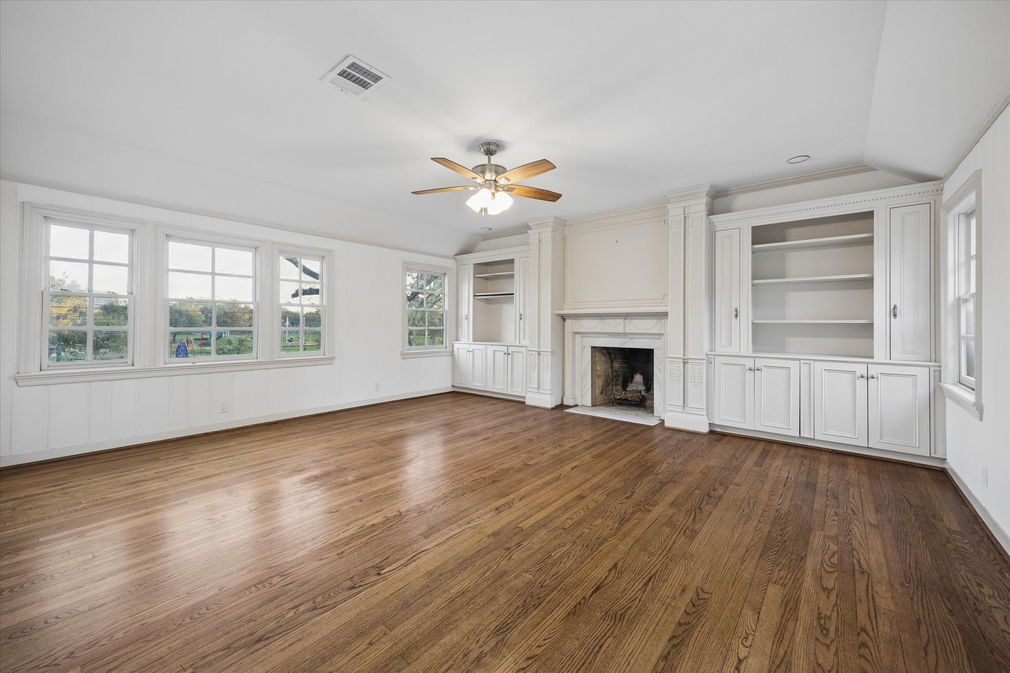  3020 San Felipe Street - 物件實景