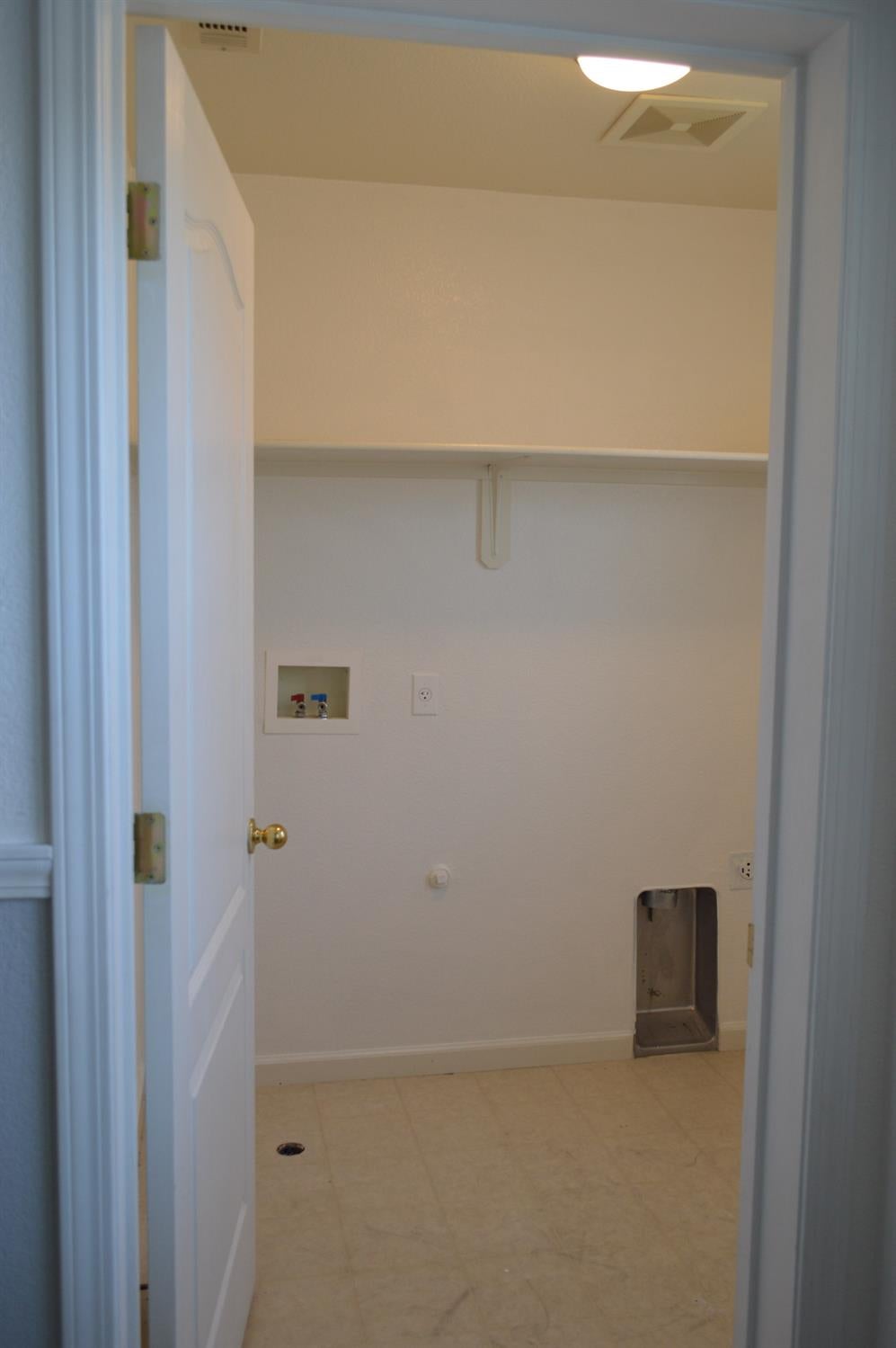 Turlock, California, 95382, United States, 3 Bedrooms Bedrooms, ,2 BathroomsBathrooms,Residential,For Sale,1992840