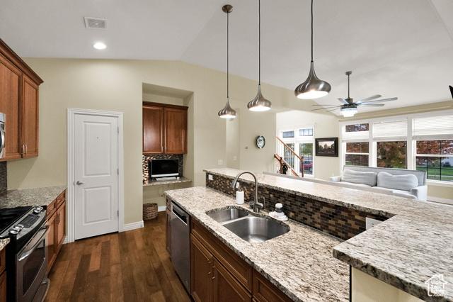 South Jordan, Utah, 84009, United States, 4 Bedrooms Bedrooms, ,4 BathroomsBathrooms,Residential,For Sale,1979446