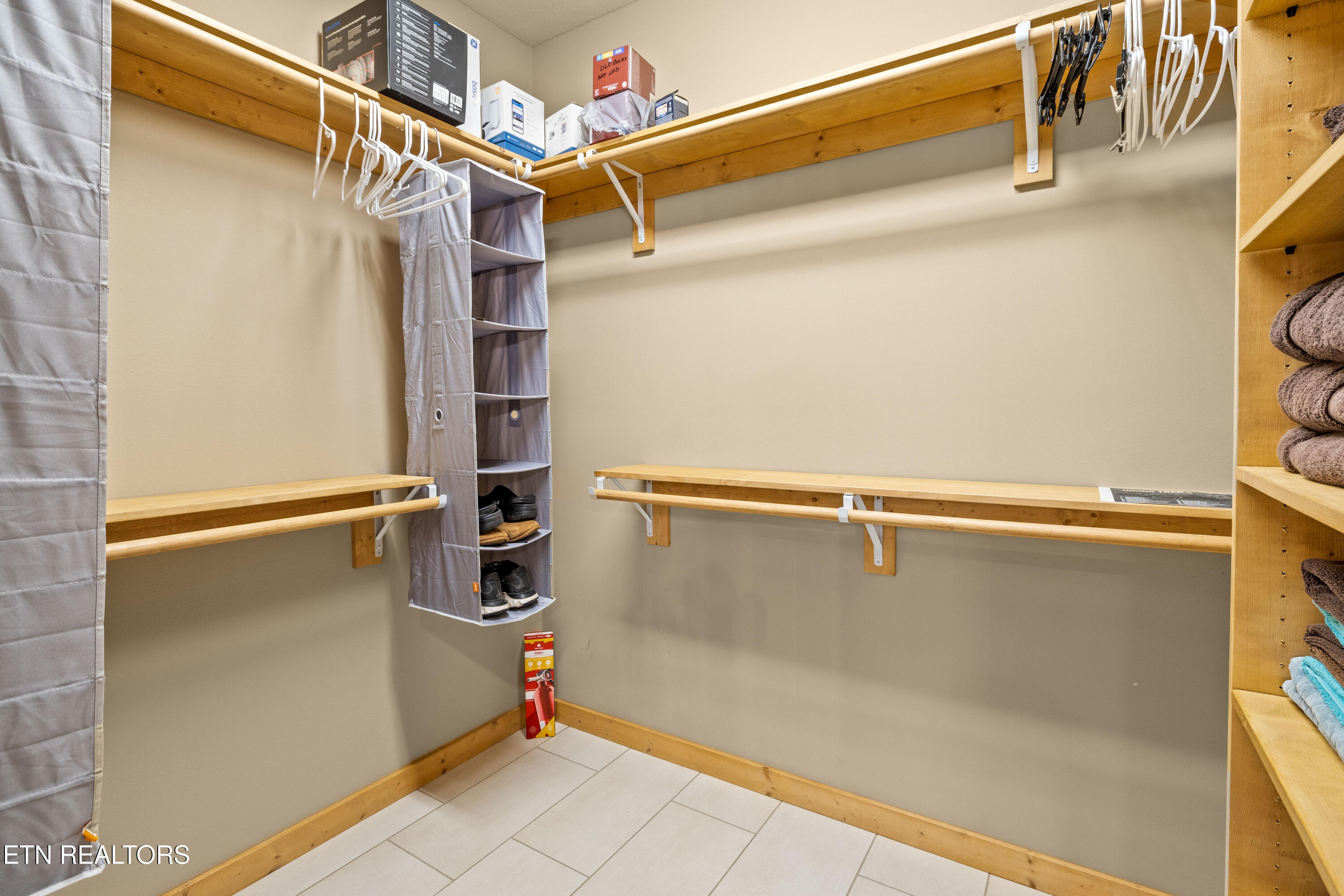 Sevierville, Tennessee, 37862, United States, 3 Bedrooms Bedrooms, ,3 BathroomsBathrooms,Residential,For Sale,1979377