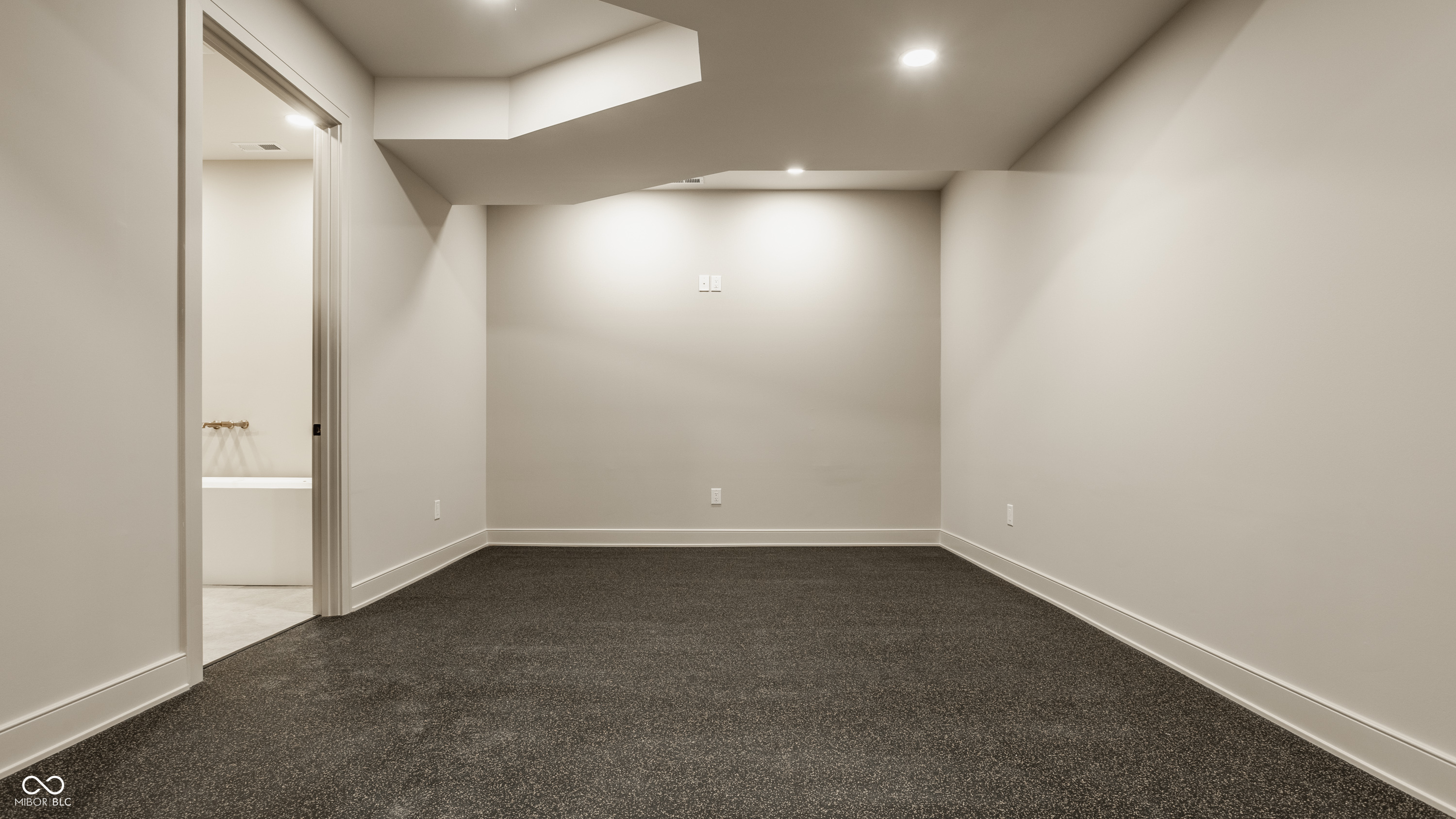 Bargersville, Indiana, 46106, United States, 5 Bedrooms Bedrooms, ,6 BathroomsBathrooms,Residential,For Sale,1977428