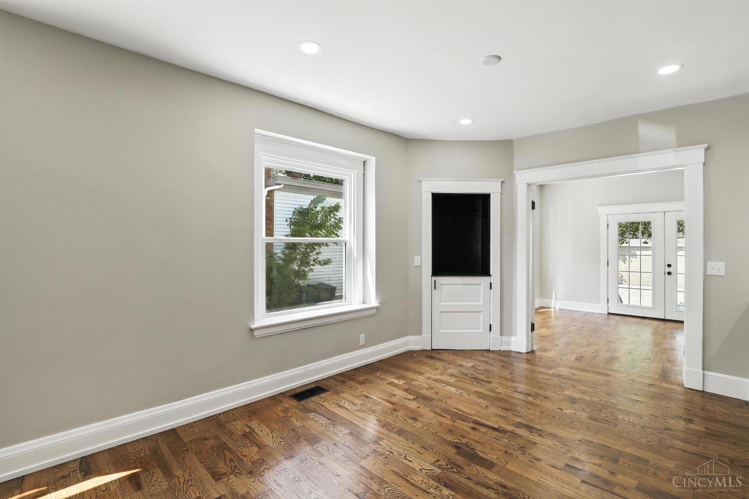Cincinnati, Ohio, 45209, United States, 3 Bedrooms Bedrooms, ,3 BathroomsBathrooms,Residential,For Sale,1908402