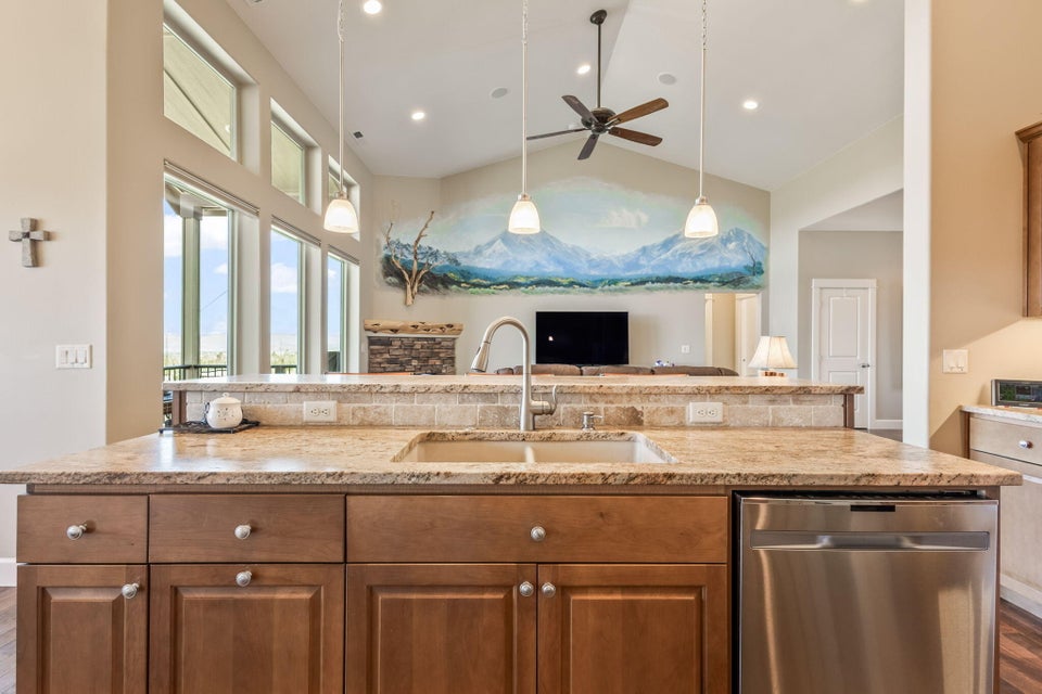 Prineville, Oregon, 97754, United States, 3 Bedrooms Bedrooms, ,3 BathroomsBathrooms,Residential,For Sale,1804823