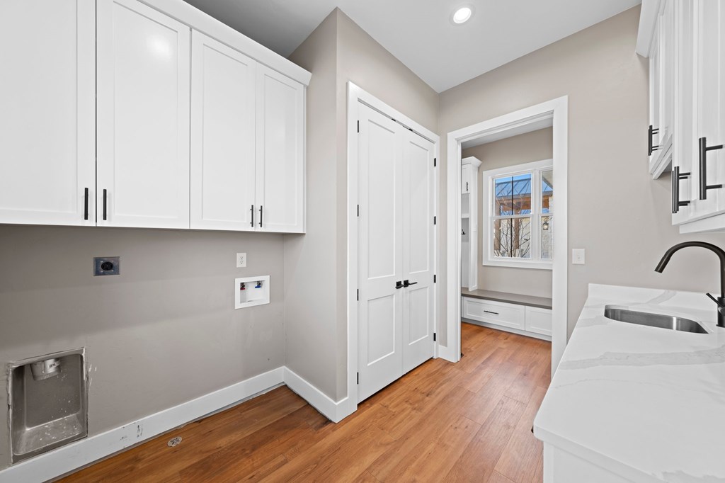 Kerrville, Texas, 78028, United States, 4 Bedrooms Bedrooms, ,3 BathroomsBathrooms,Residential,For Sale,1691989
